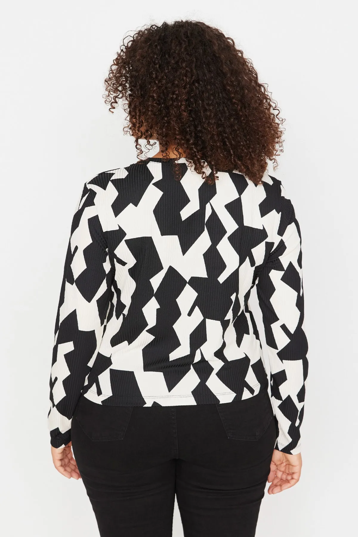 Trendyol Curve  Mehrfarbig gemusterte, figurbetonte Cord-Strickbluse TBBAW23AF00016