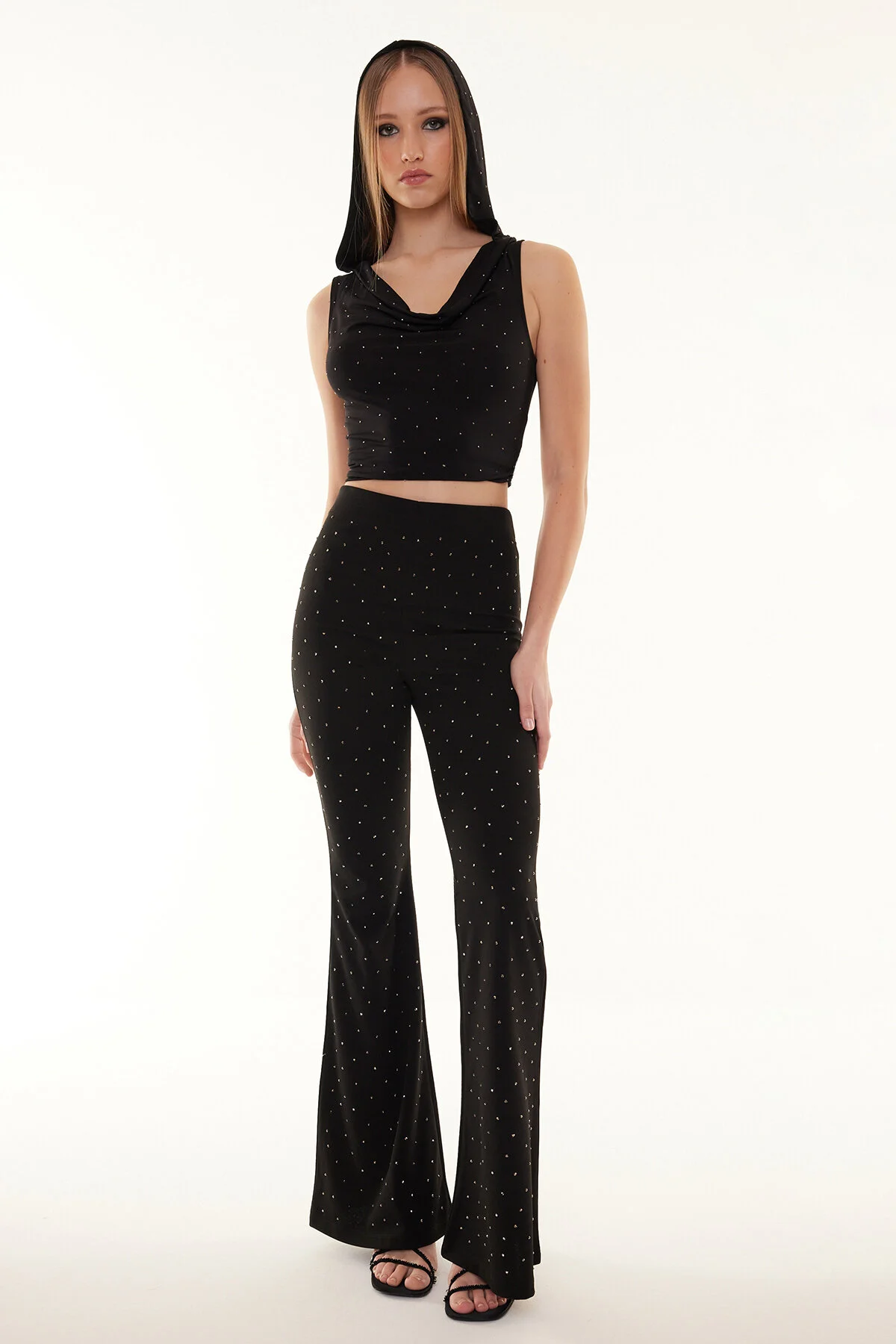 Trendyol Collection  Schwarze gestrickte, glänzende, juwelenbesetzte Hose TPRSS24PL00008