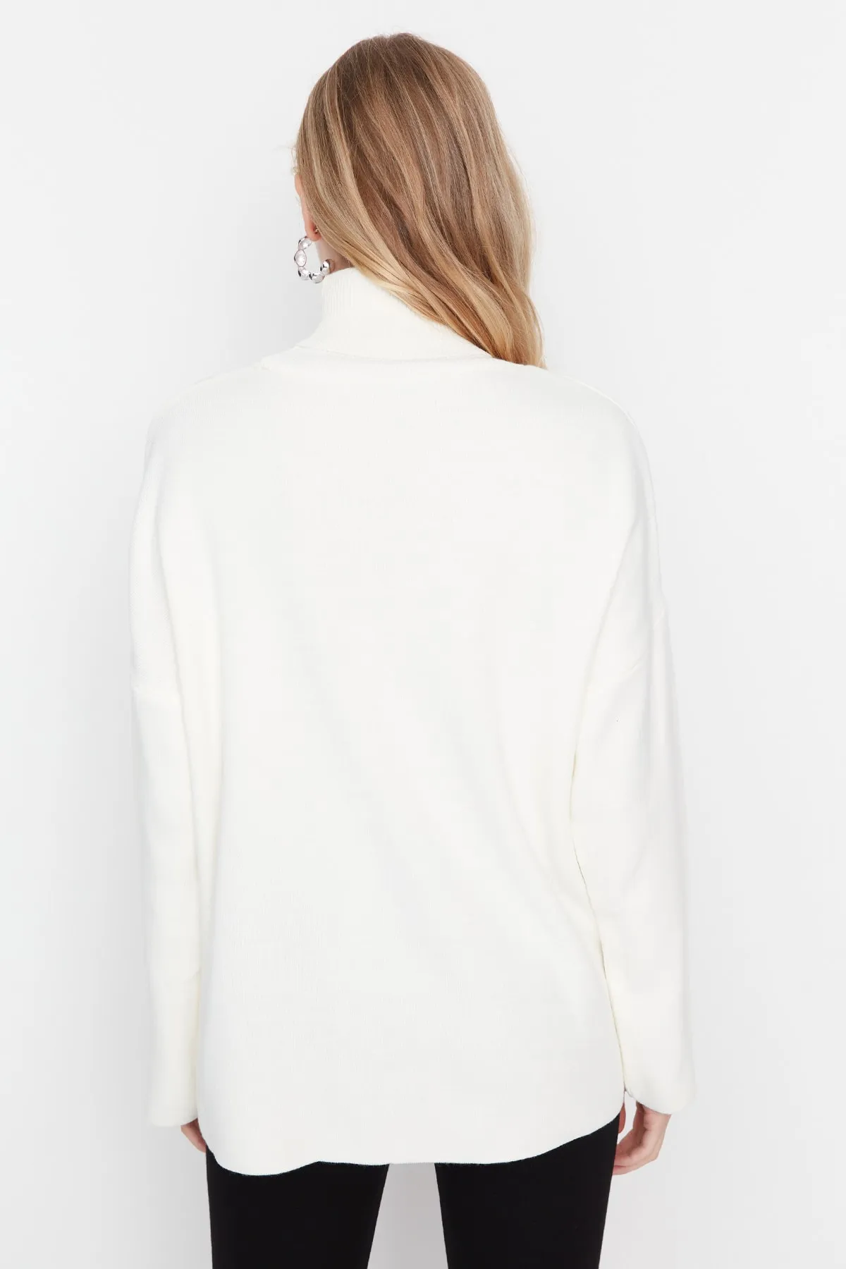 Trendyol Collection  Ecrufarbener Basic-Strickpullover mit weiter Passform TWOAW23KZ00206