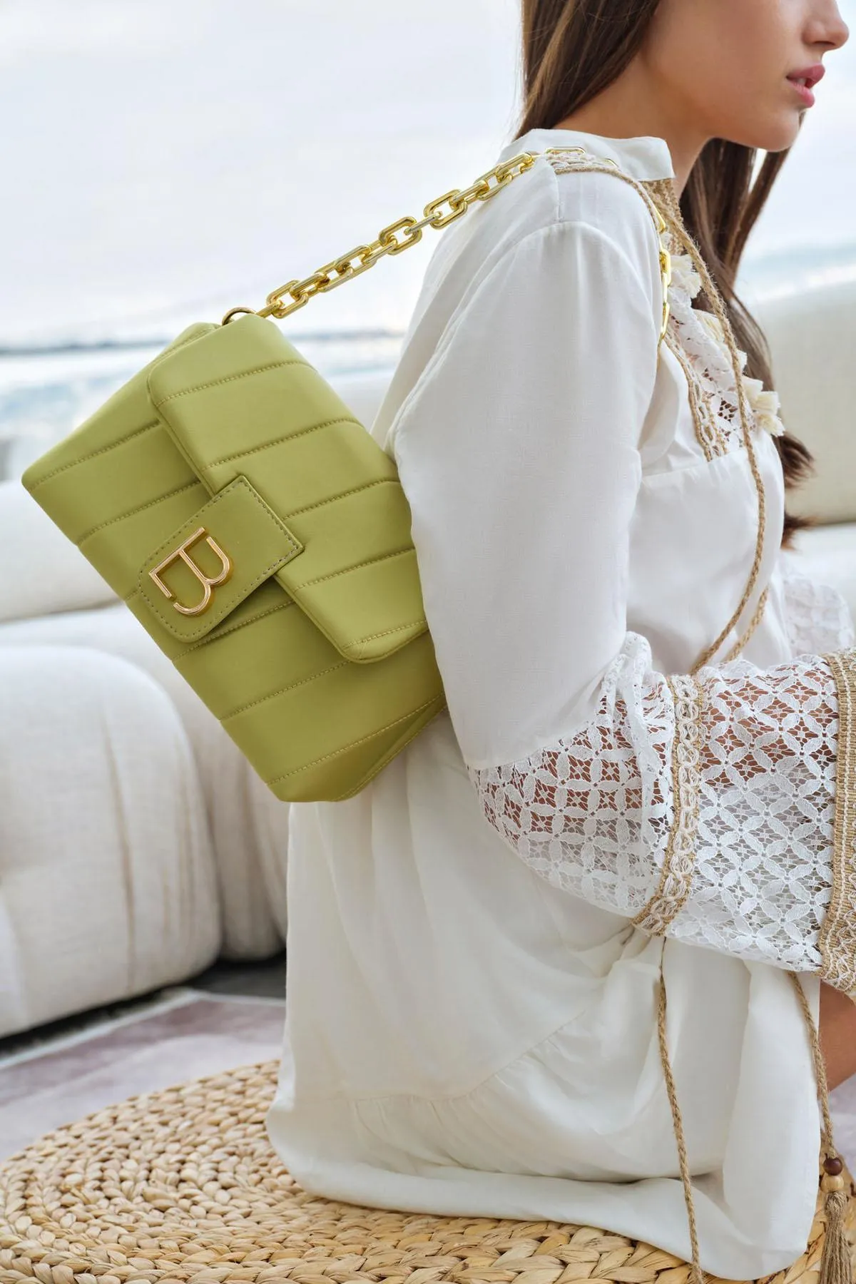 Lucky Bees  Damen Hand- und Schultertasche mit Kettenriemen