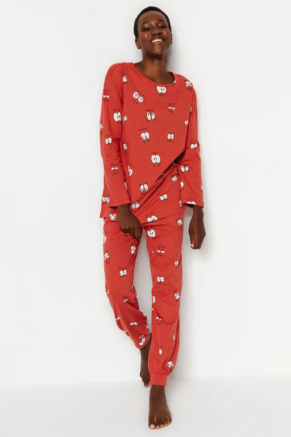 Trendyol Collection  Zimtfarbenes T-Shirt-Jogger-Strick-Pyjama-Set aus 100 % Baumwolle mit Augenmuster THMAW22PT0270
