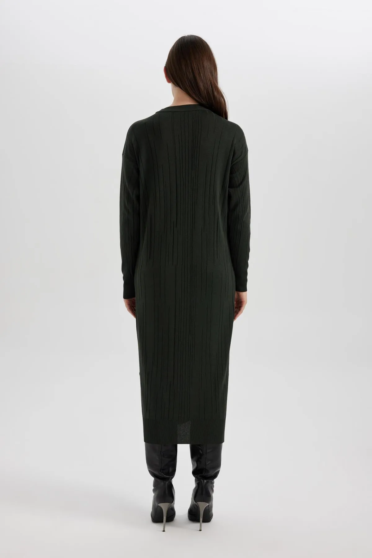 DeFacto  Langärmliges Midikleid aus Crêpe in normaler Passform A9806ax23wn