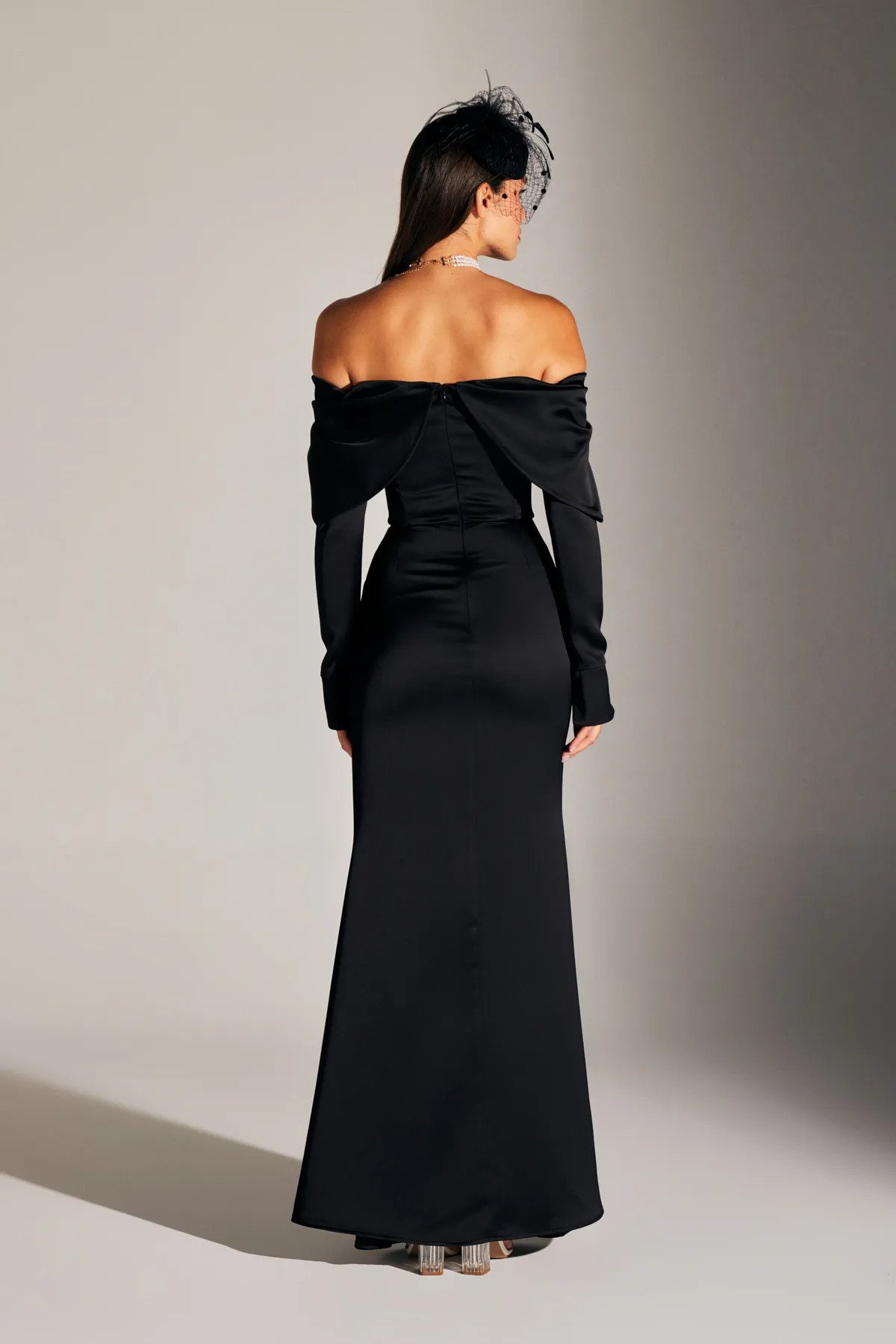 BETTY & SAM  NEUES CLARA Abendkleid mit tiefem Schulter-Meerjungfrauenrock in Schwarz