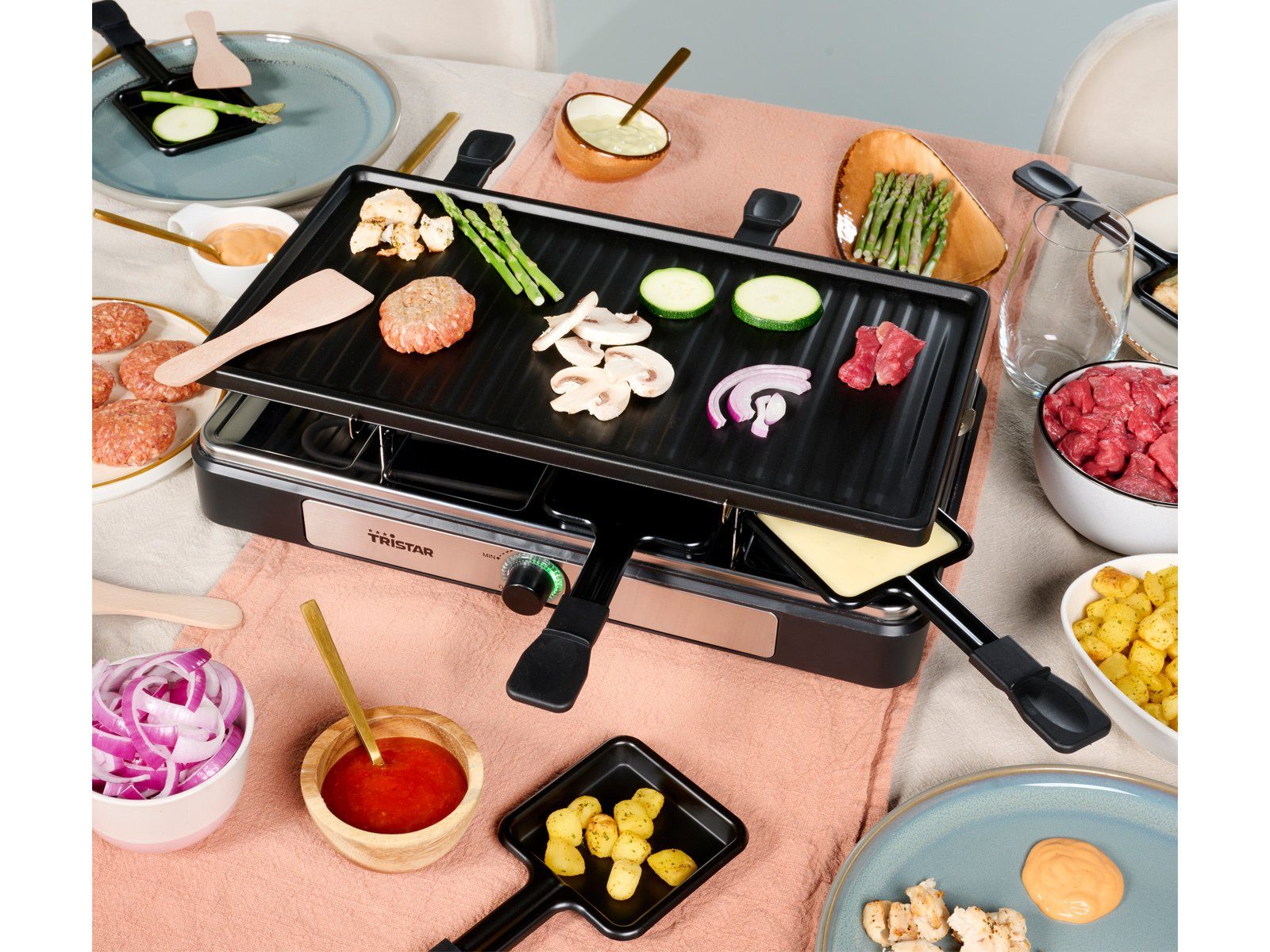 Tristar Raclette, 8 Raclettepfännchen, Gerät für 2-8 Personen Tischgrill Griddle Grillplatte Camping geeignet