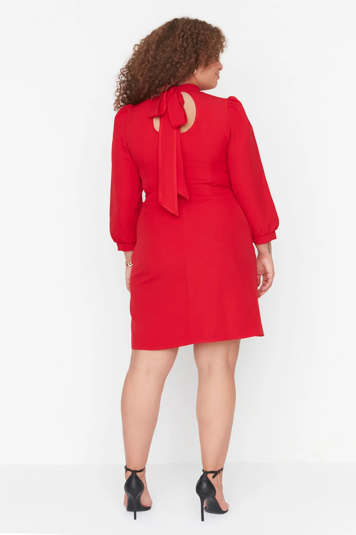 Trendyol Curve  Rotes, ungefüttertes, langärmliges Mini-Webkleid in A-Linie in Übergröße TBBAW23AH00035