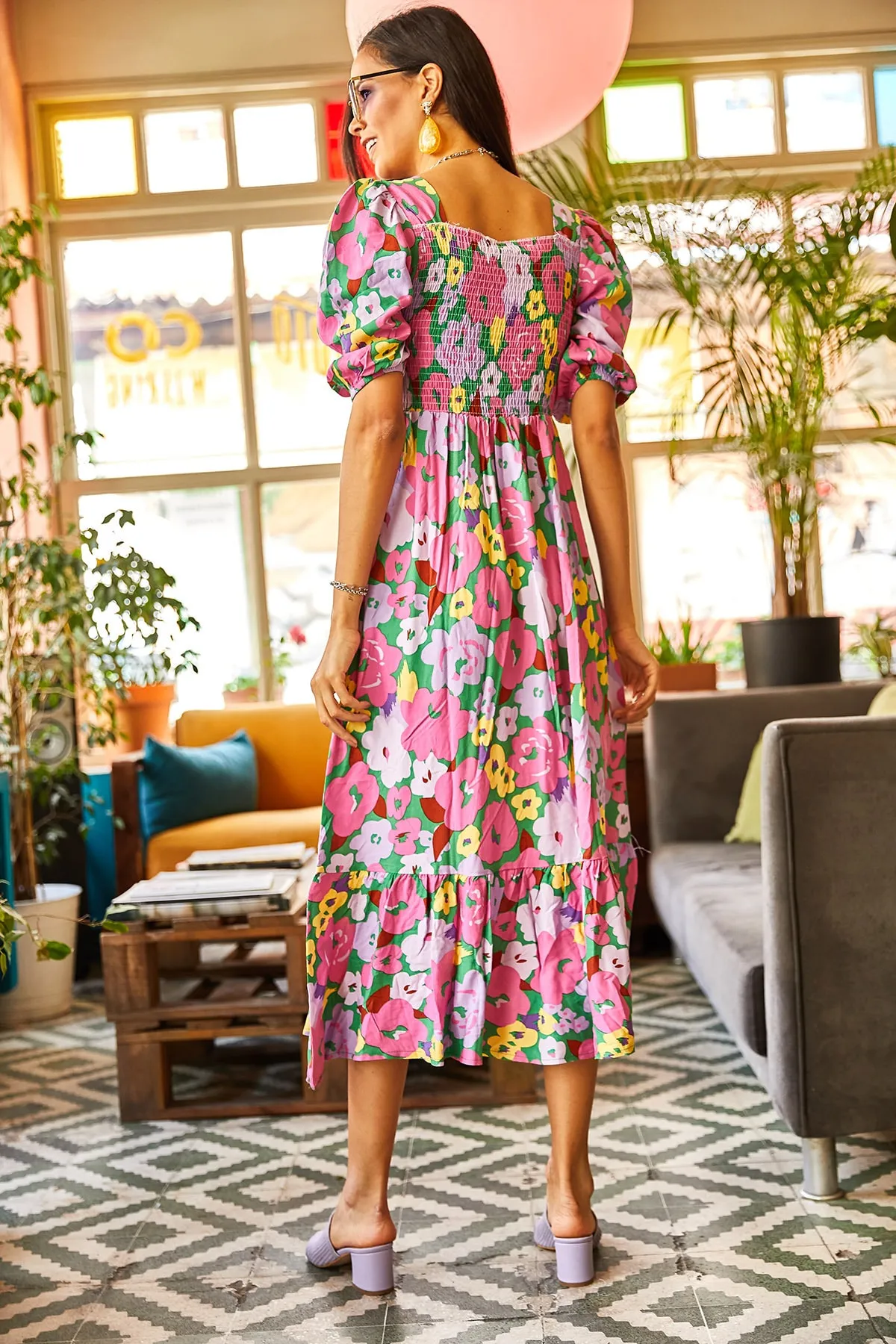 Olalook  Lässiges Damenkleid aus gewebter Viskose in Flieder-Rosa mit Gimped-Muster ELB-19001483