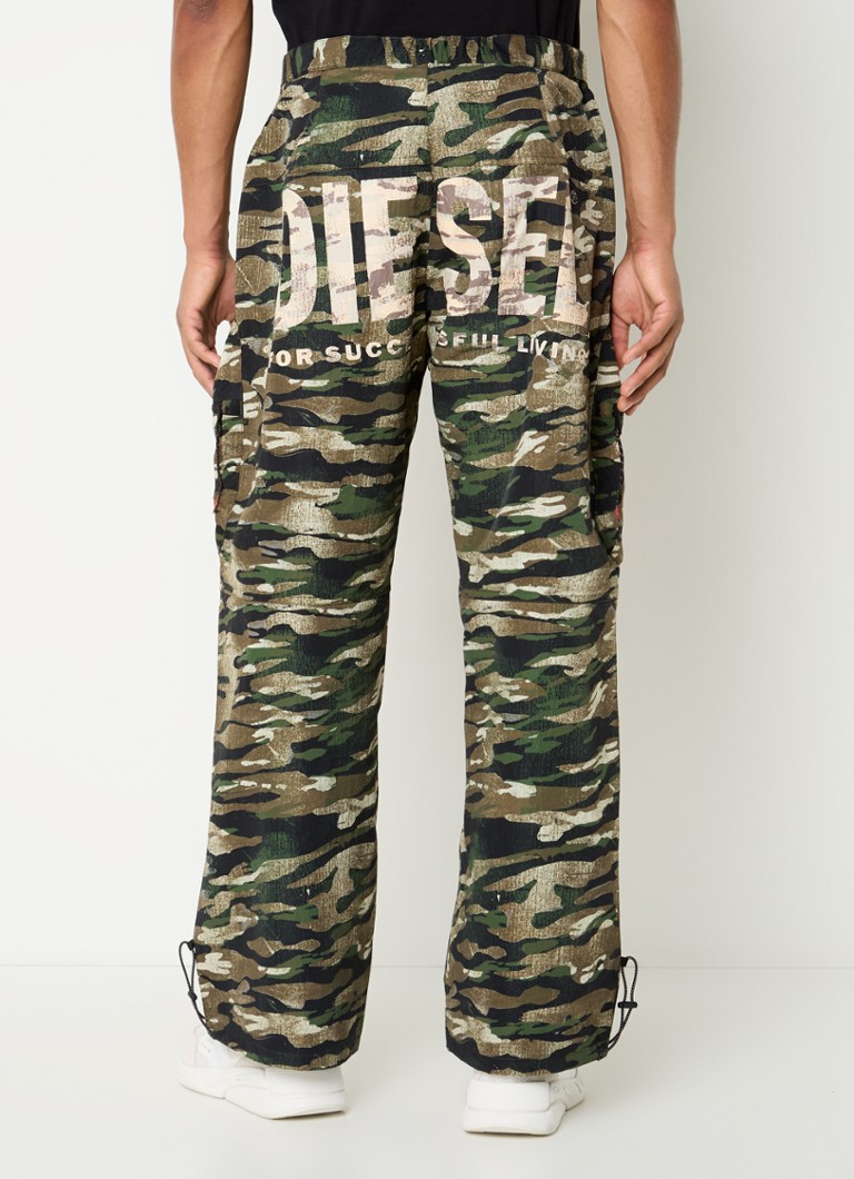 Pantaloni cargo cu imprimeu de camuflaj Diesel Ambrose WT23 cu picior lat