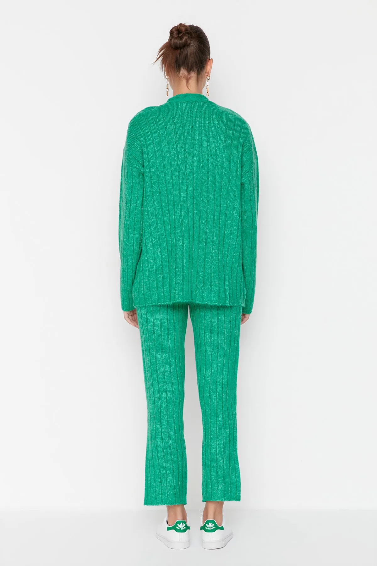 Trendyol Collection  Mintfarbenes, weit geschnittenes Set aus Oberteil und Unterteil aus weicher Strickware TWOAW22AU0128