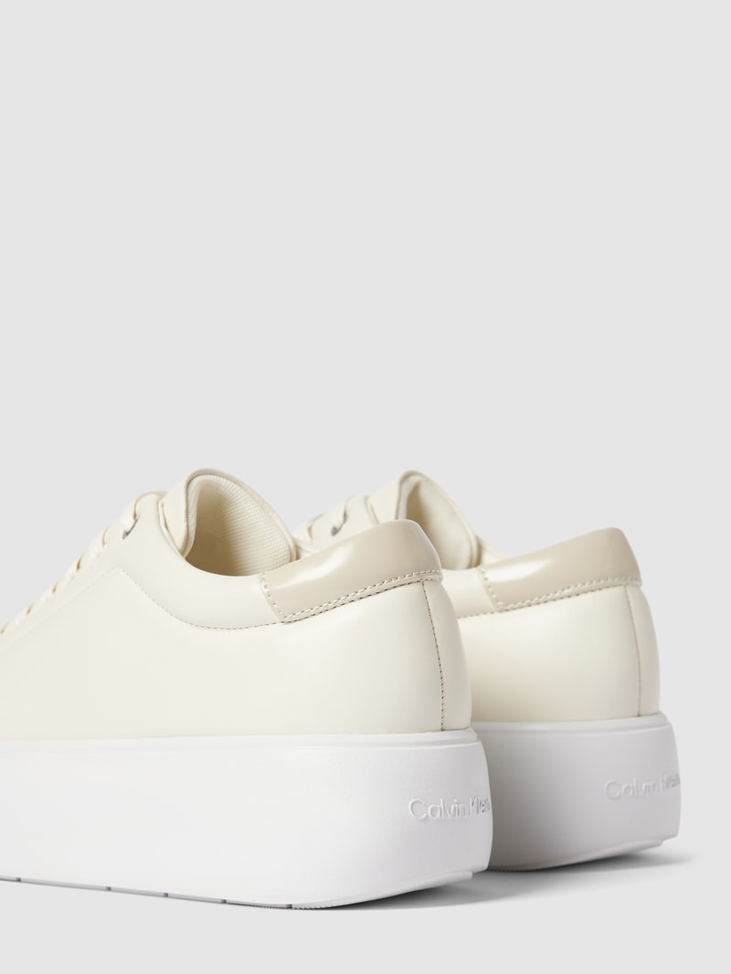 Sneaker mit Plateau-Sohle in offwhite