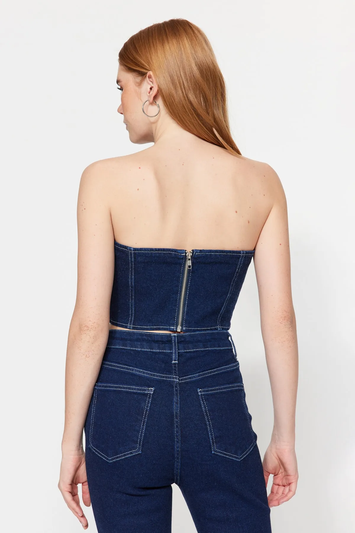 Trendyol Collection  Dunkelblaues, detailliertes, trägerloses Jeans-Bustier mit Reißverschluss TWOSS23BS00006