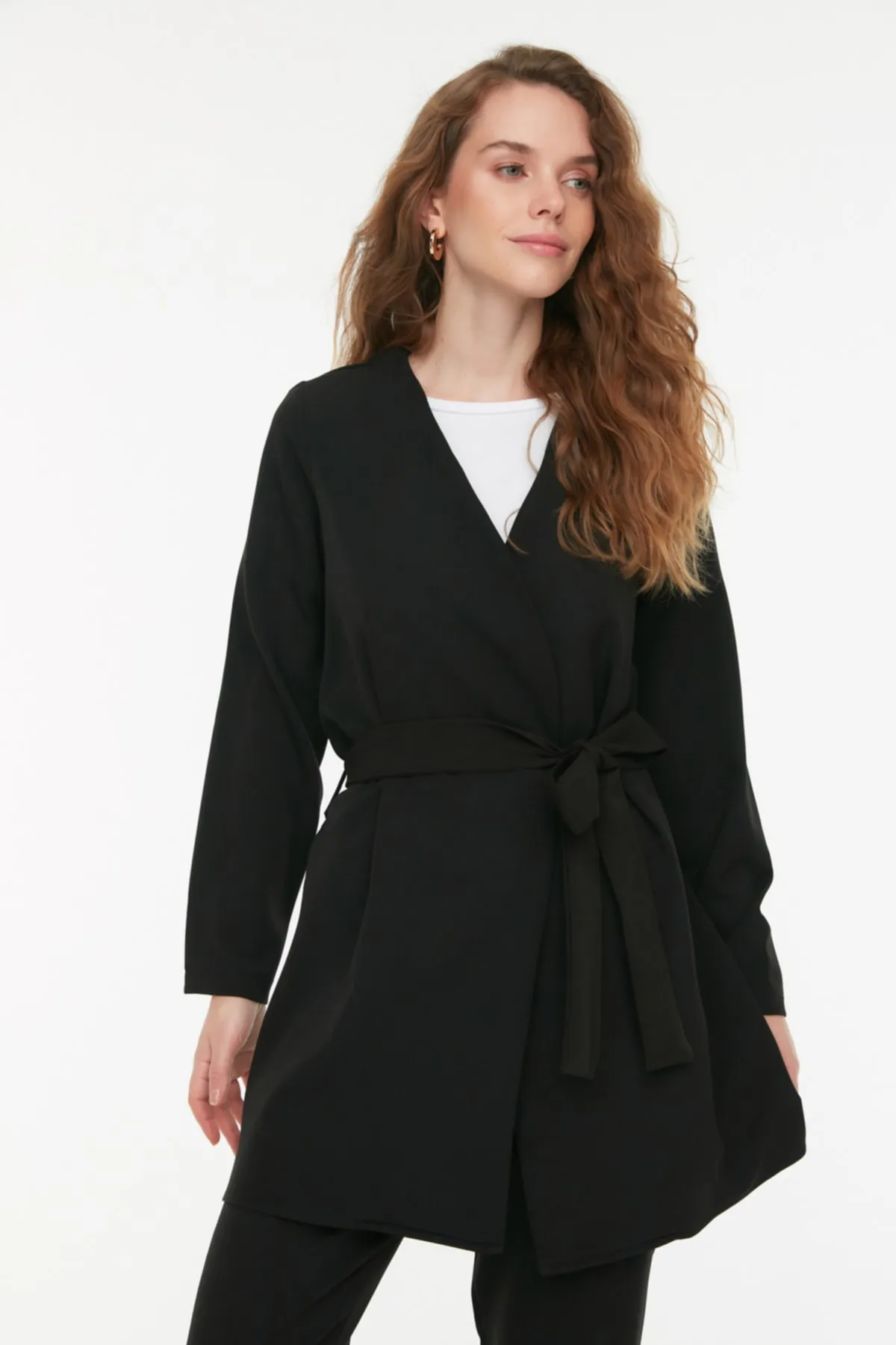 Trendyol Modest  Schwarzer gewebter Anzug aus Jacke und Hose mit Gürtel TCTSS21AU0313