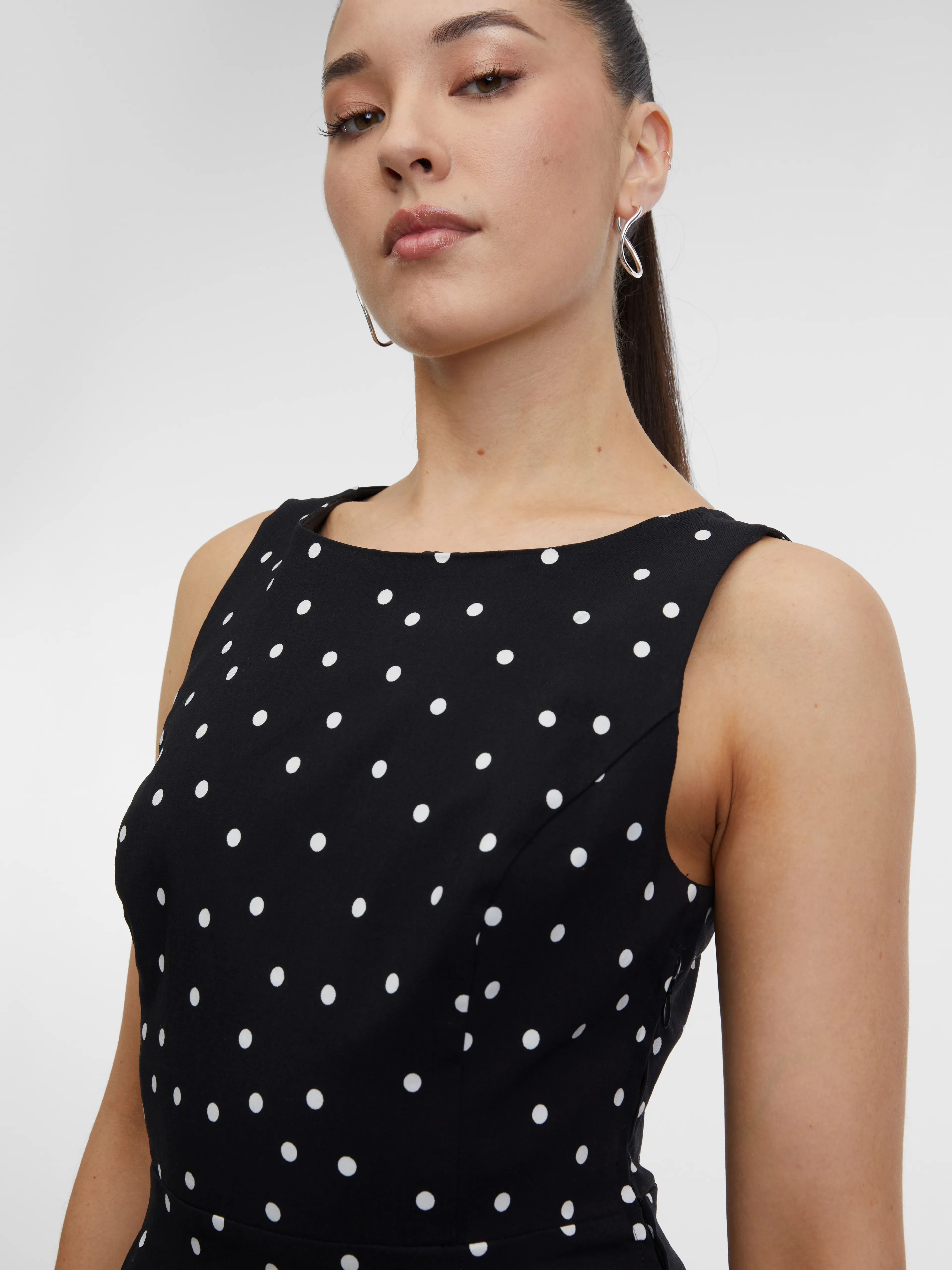 Schwarzes gepunktetes Damenkleid ORSAY