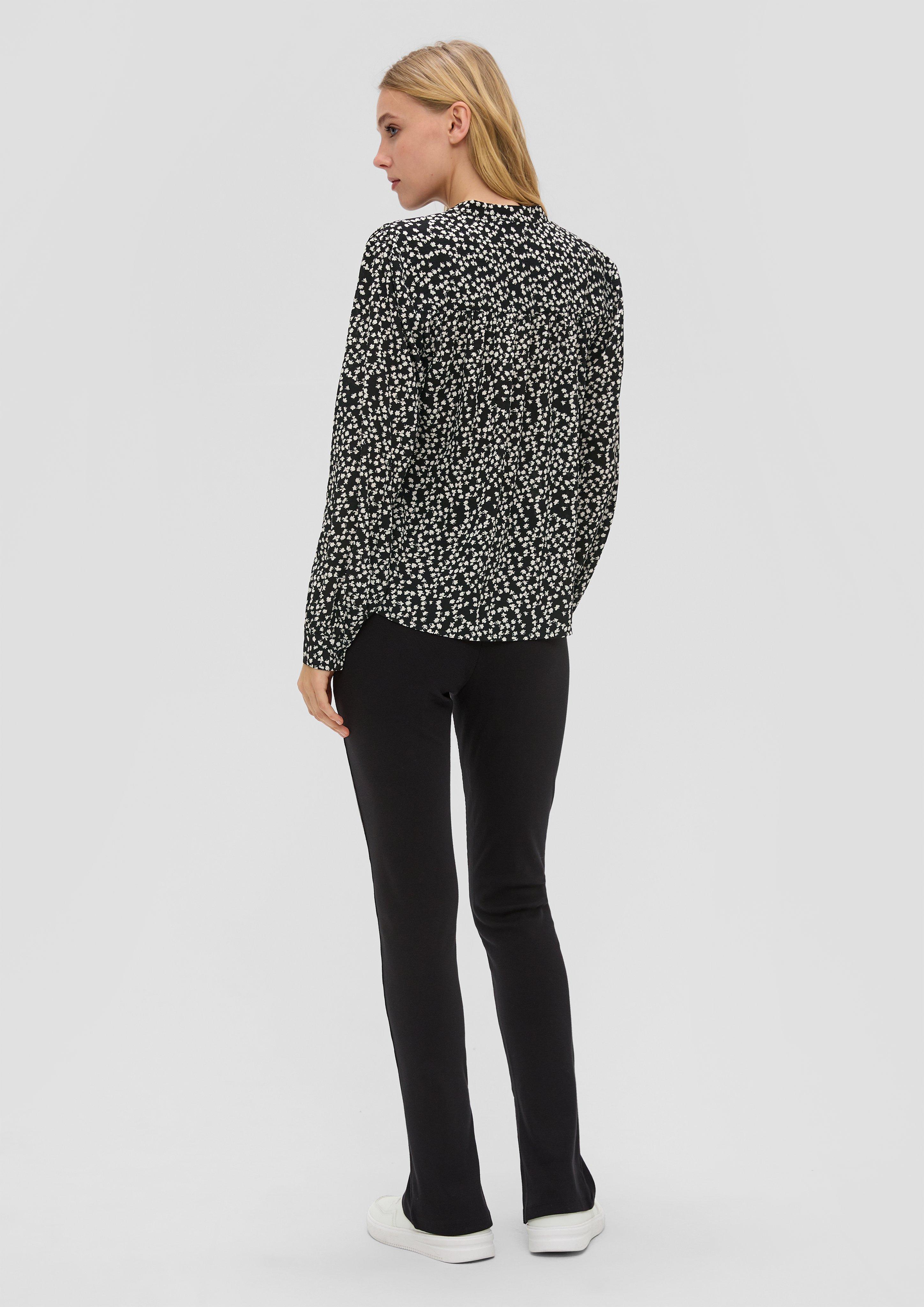 Hochgeschlossene Bluse mit Allover-Print  2140618-99A4