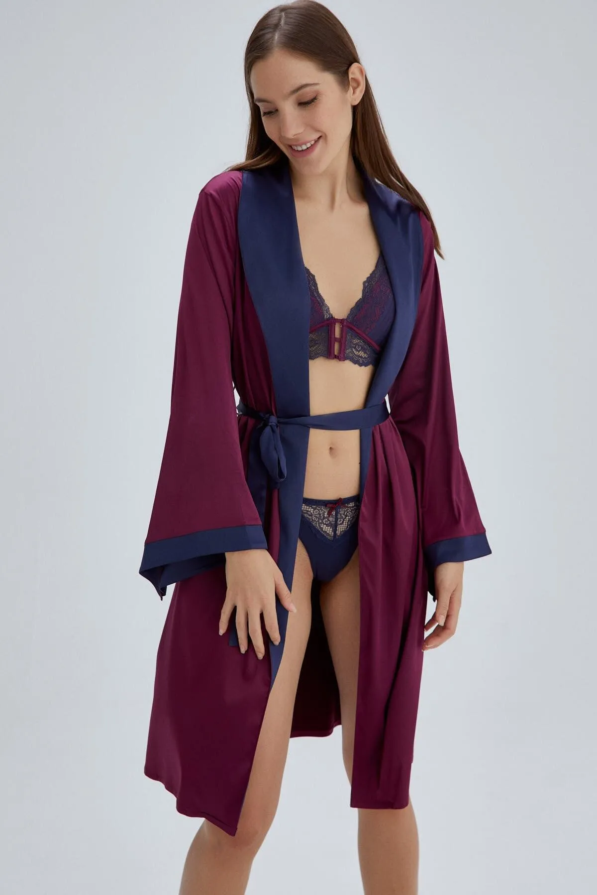 Dagi  Marineblau-bordeauxroter Harley-Kimono-Morgenmantel