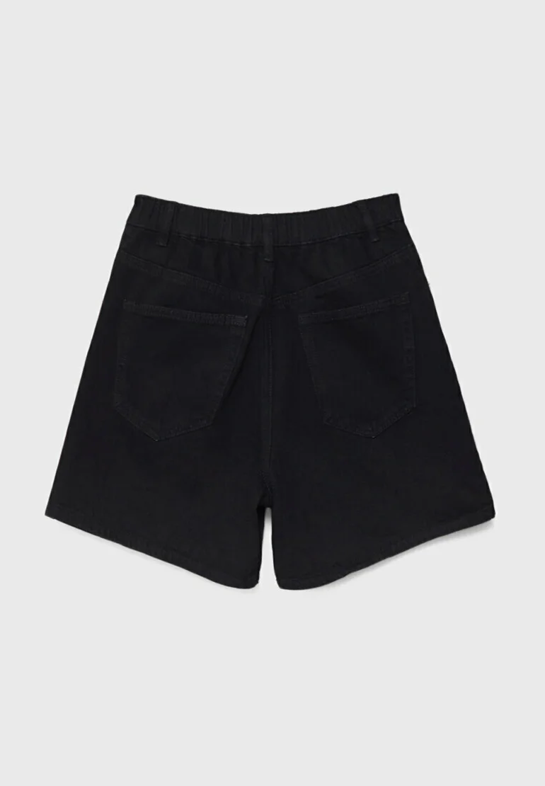 Stradivarius PLEATED BAGGY - Pantalones cortos vaqueros