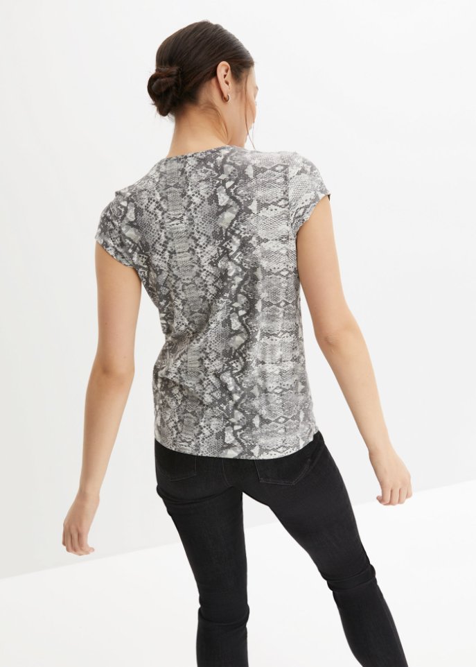 Shirt mit tiefem V-Ausschnitt mit nachhaltigem Material