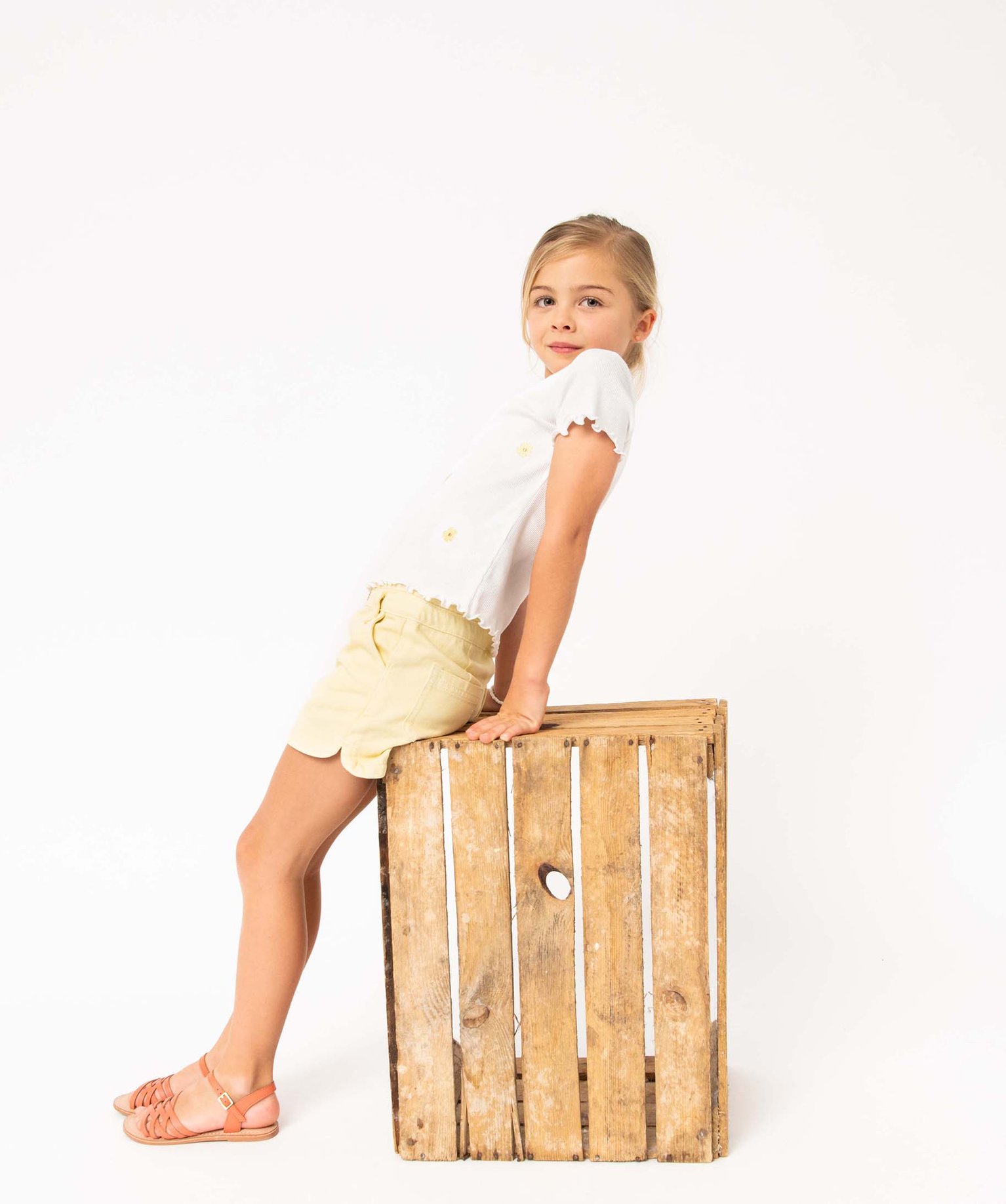 Short fille en toile denim avec bas arrondi jaune | GEMO