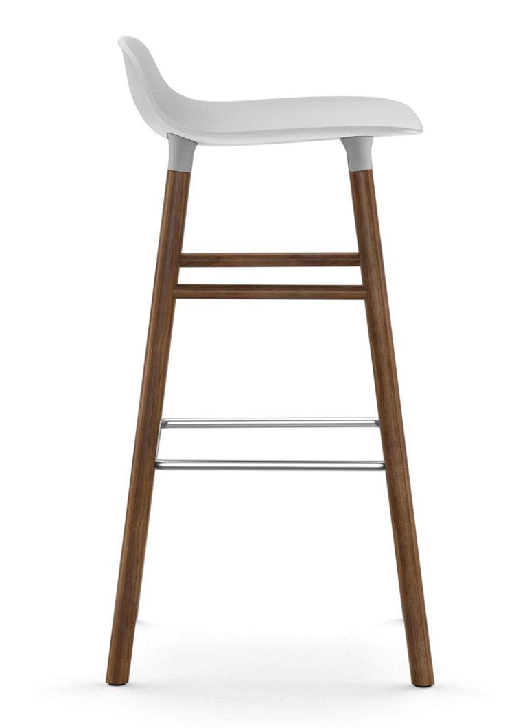 Normann Copenhagen Form, scaun de bar de 75 cm cu bază din lemn de nuc.