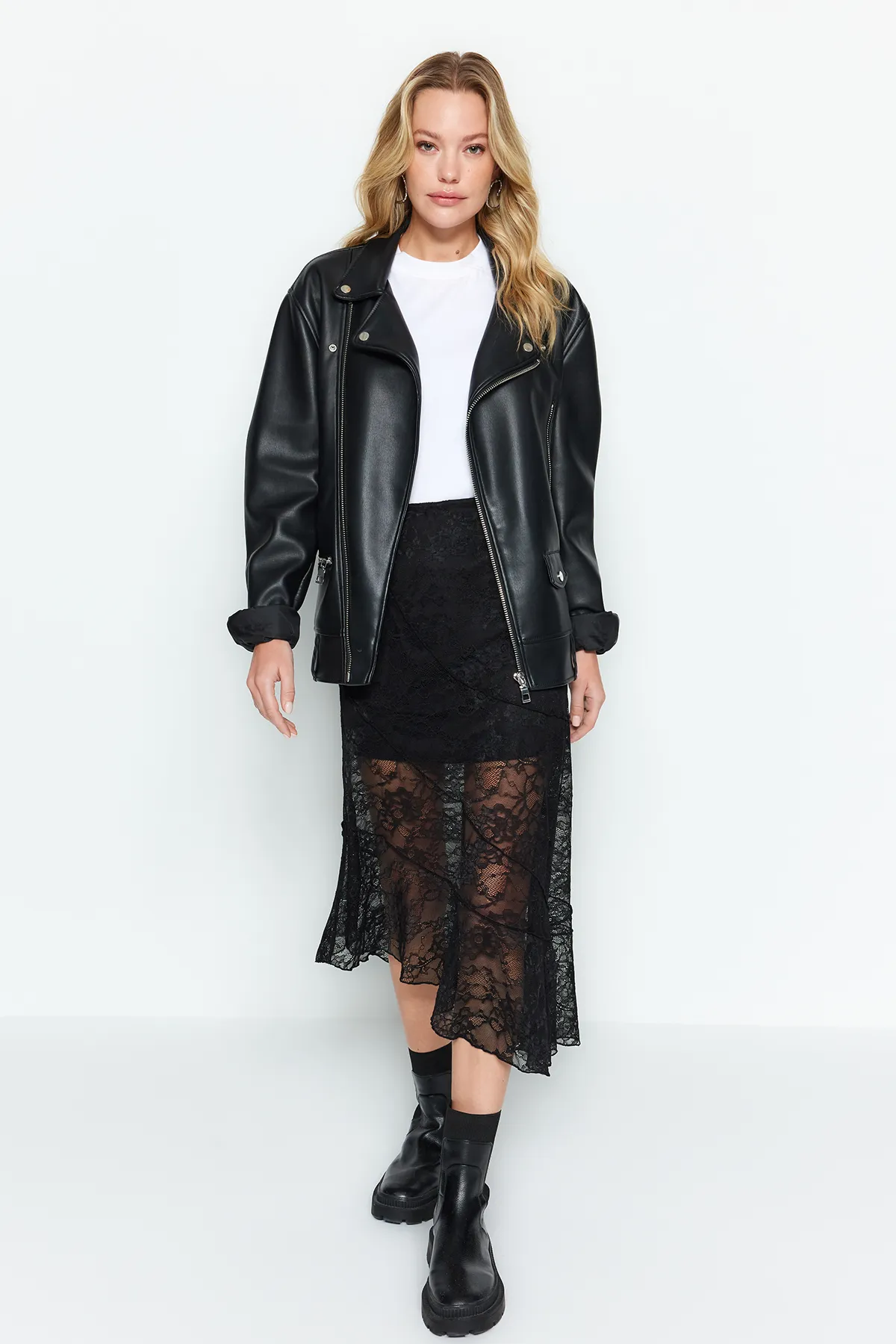 Trendyol Collection  Schwarzer asymmetrischer Midirock aus gefütterter Spitze mit Strickmuster TWOAW24ET00331