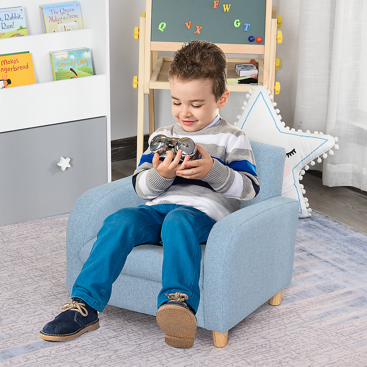 Kindersessel mit Holzfüßen