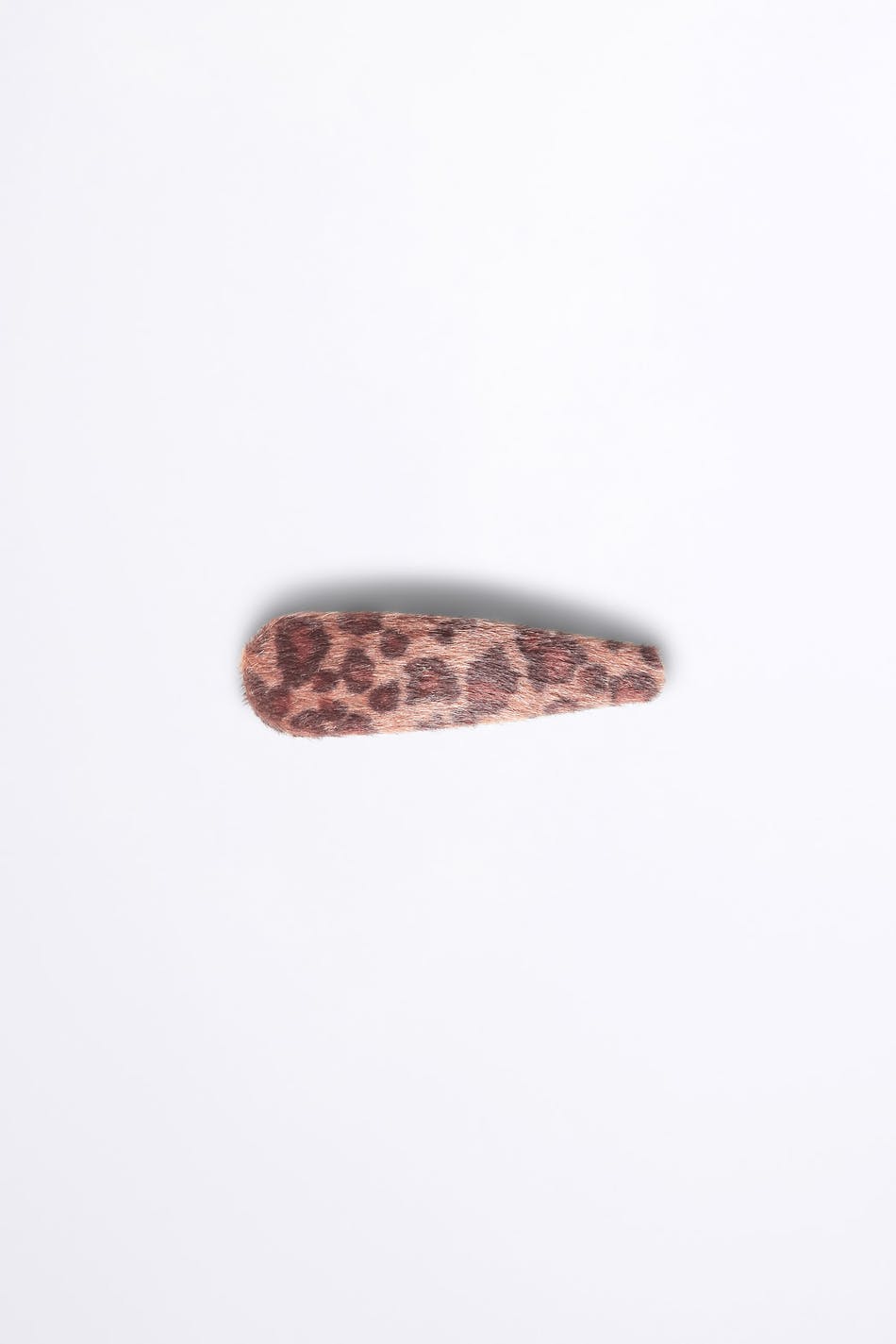 Leo fuzzy hair clip