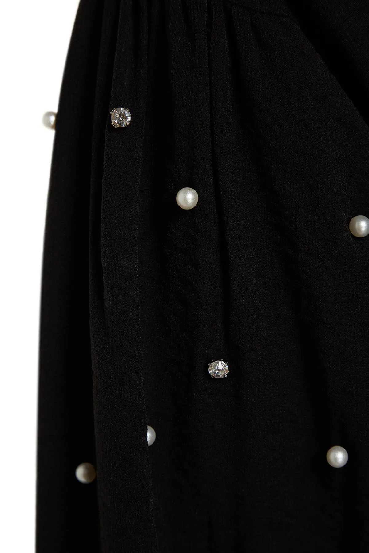 Trendyol Modest  Schwarzes gewebtes Kleid mit Gürtel, Perlen- und Steindetails TCTSS23EB00148