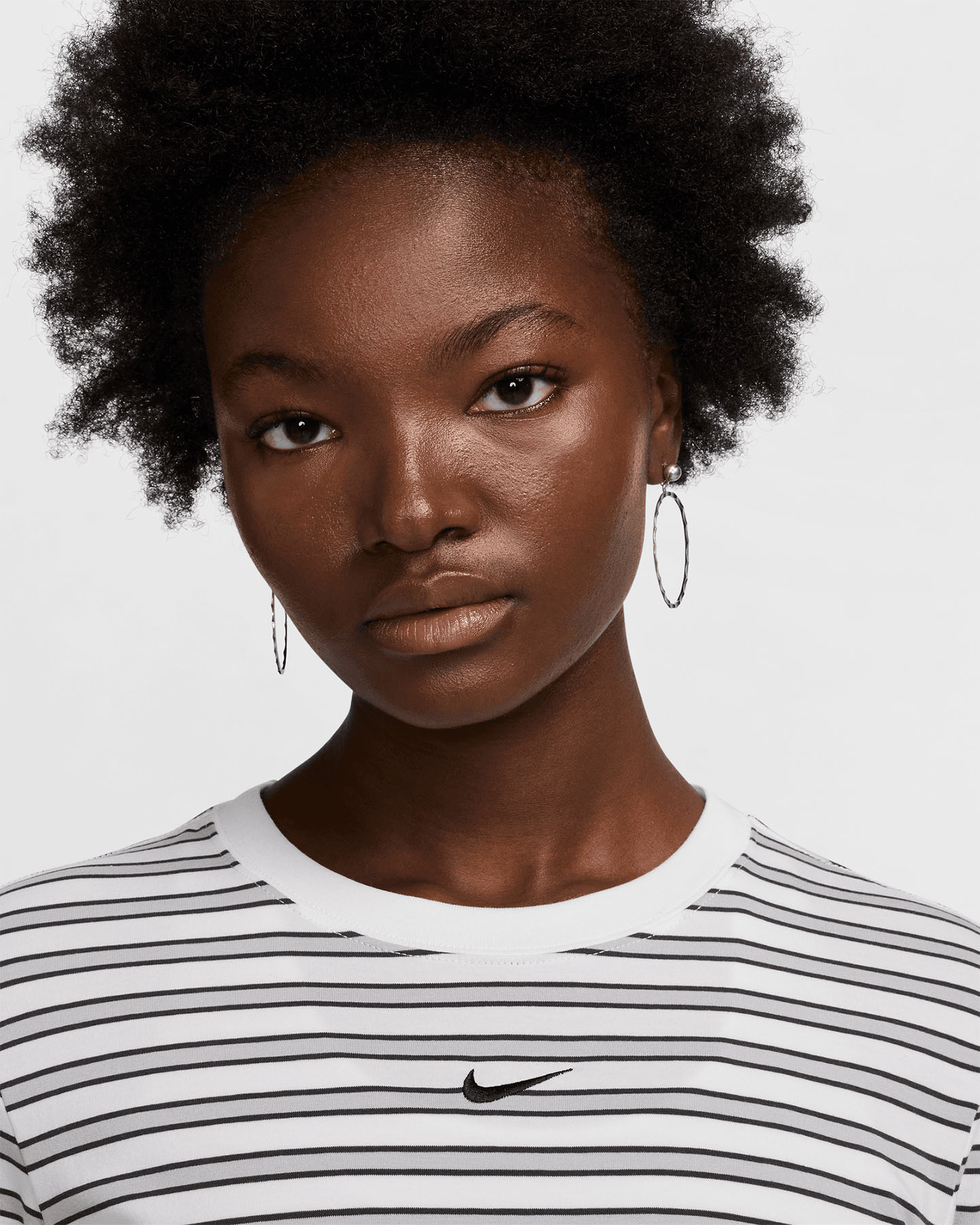 Tričko Nike Striped Chill W HF9524-100