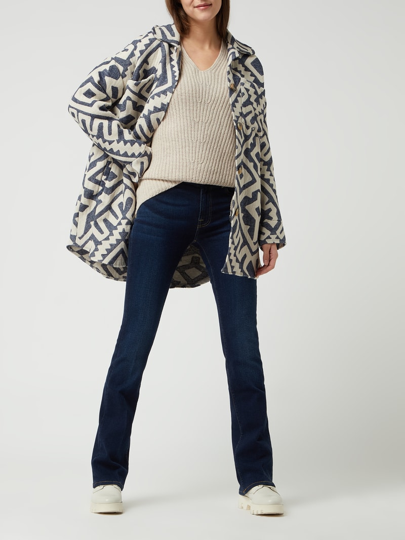 Bootcut Jeans mit Stretch-Anteil in marineblau