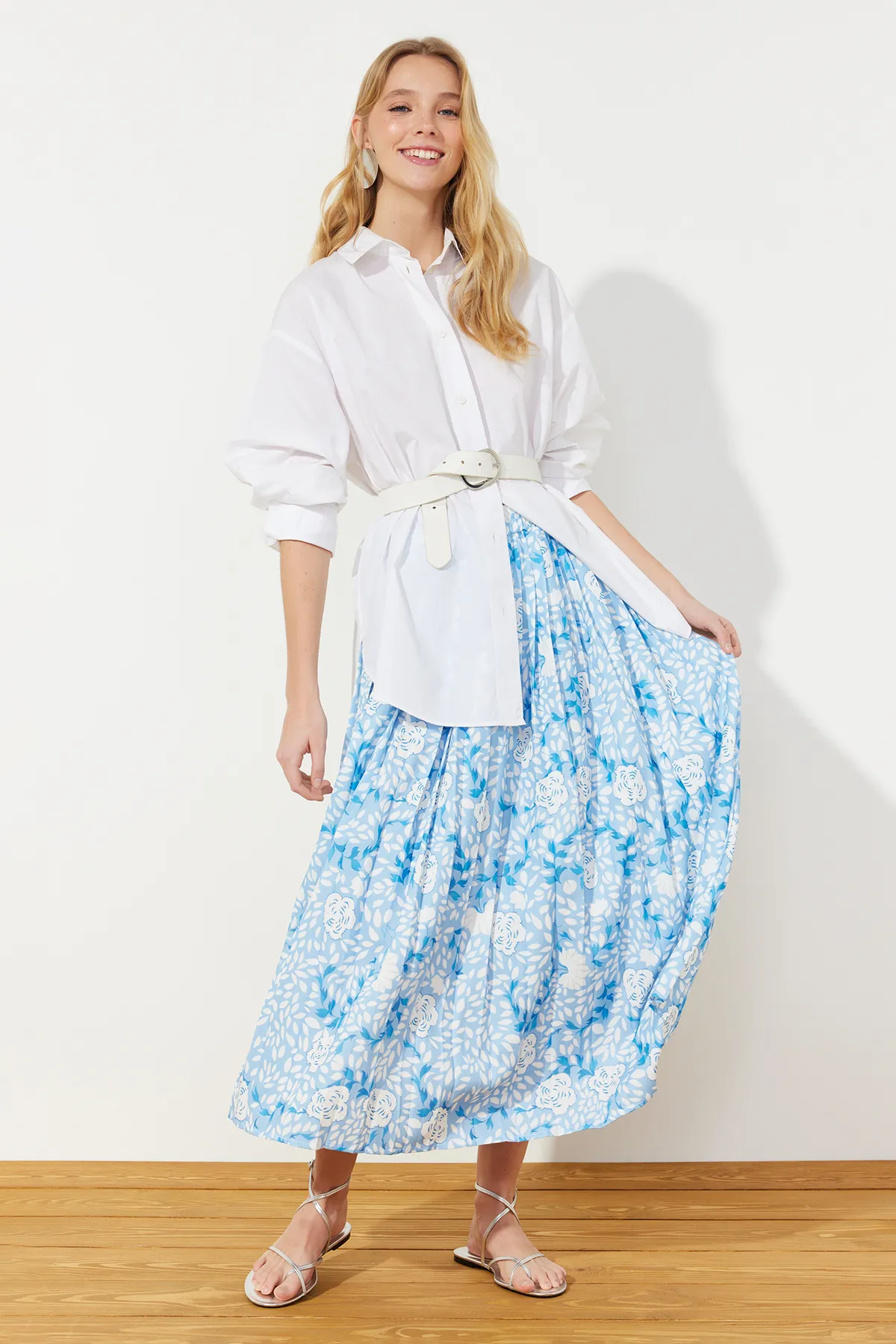 Trendyol Modest  Blauer, mehrfarbiger, breiter, plissierter Webrock mit elastischem Bund TCTSS23EE00026