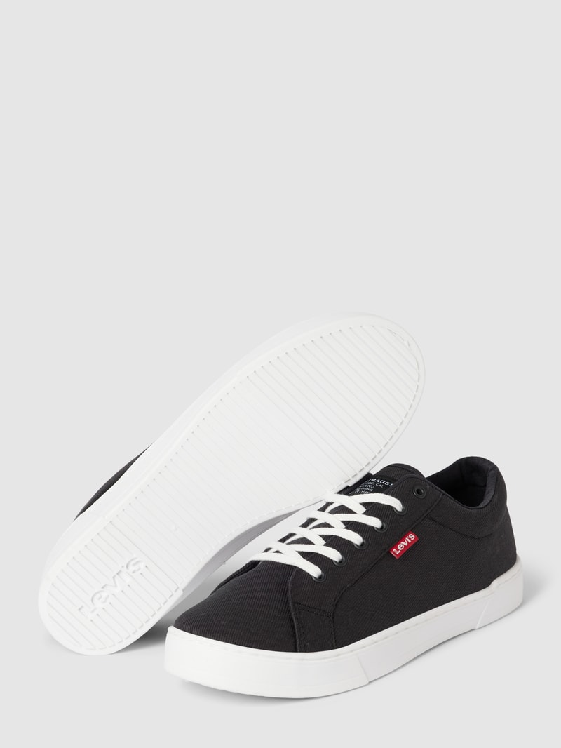Sneaker mit kontrastivem Label-Detail in schwarz
