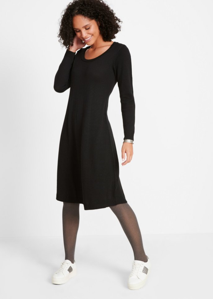 Knieumspielendes Strickkleid in ausgestellter Form