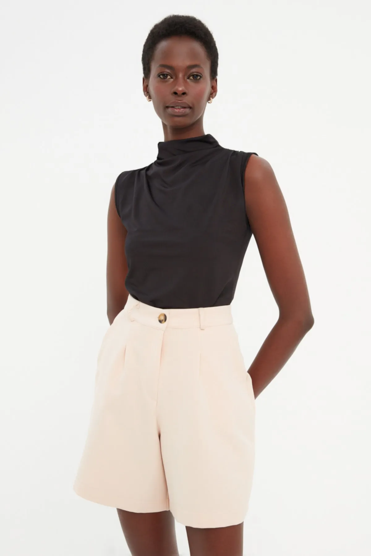 Trendyol Collection  Schwarzer Rollkragen-Body aus dehnbarem Strick mit Druckknöpfen, ärmellos, TWOAW22BD0006