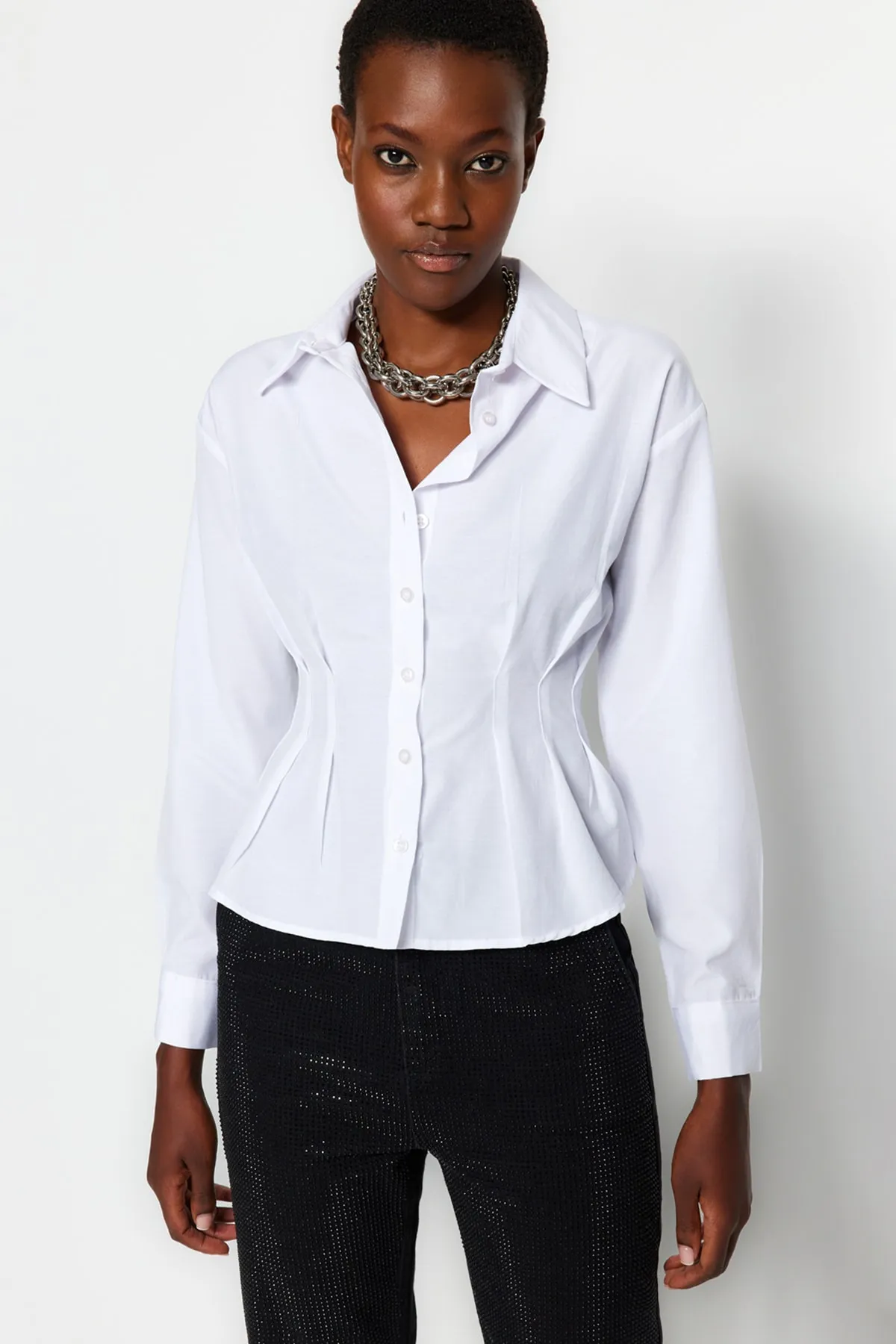 Trendyol Collection  Ecrufarbenes, gewebtes Hemd aus Baumwolle - tailliert TWOAW24GO00186