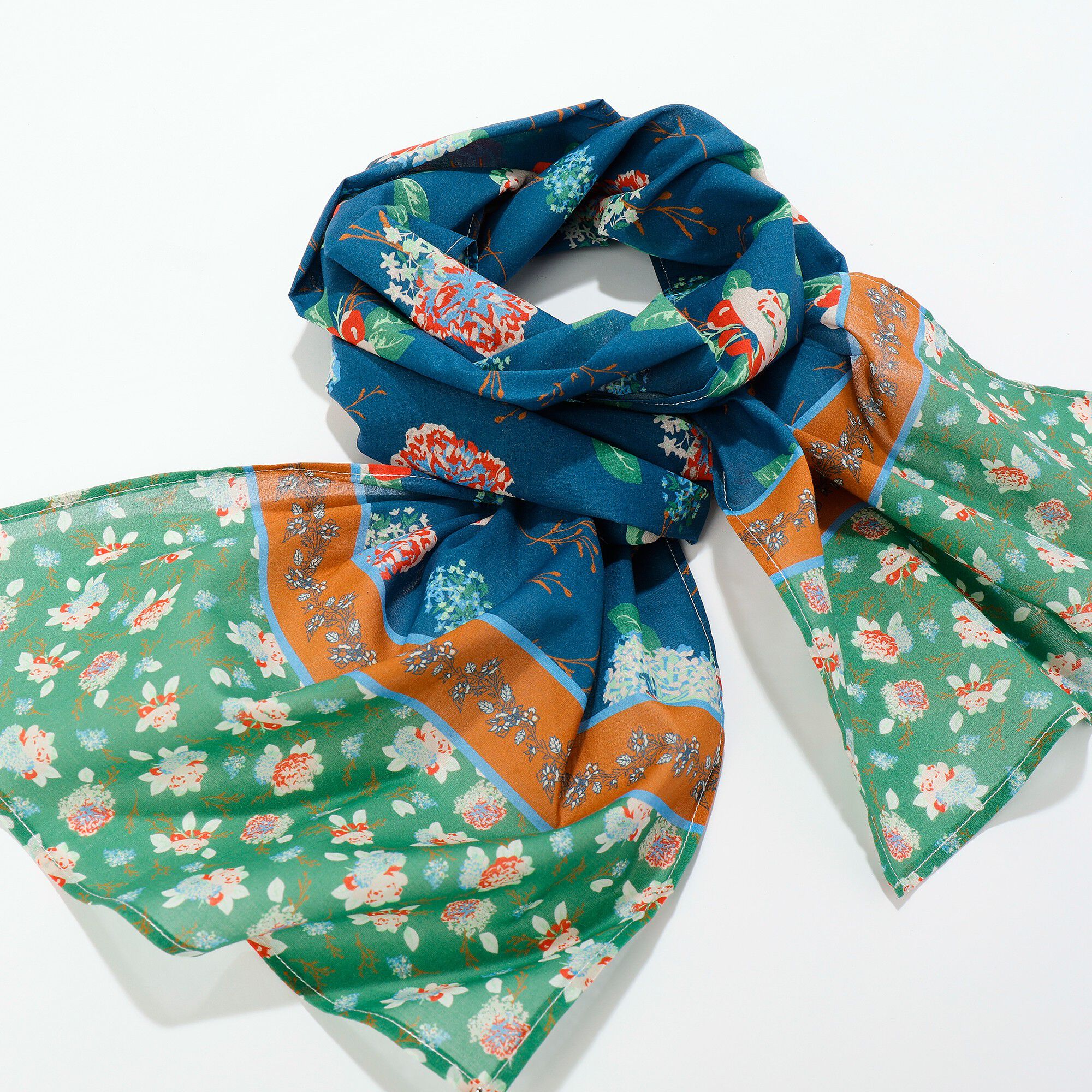 Foulard fabriqué en France imprimé fleurs bleu/vert, 198 x 38 cm