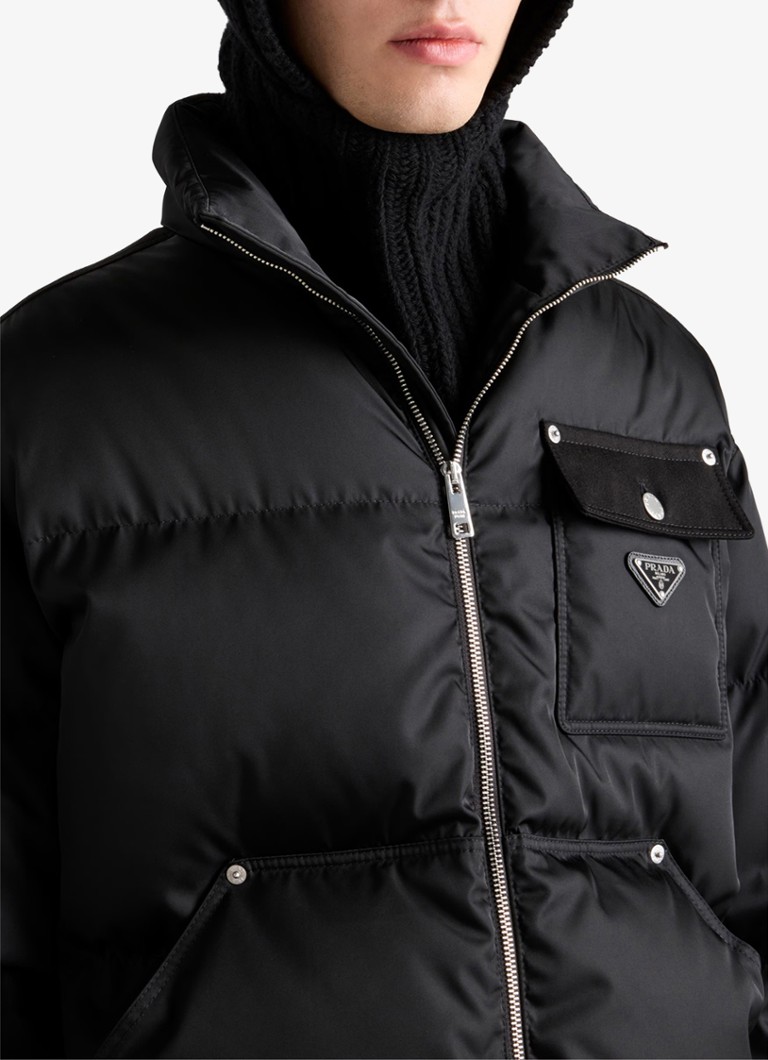 Jaqueta puffer cropped oversized Prada Re-Nylon com enchimento de plumas