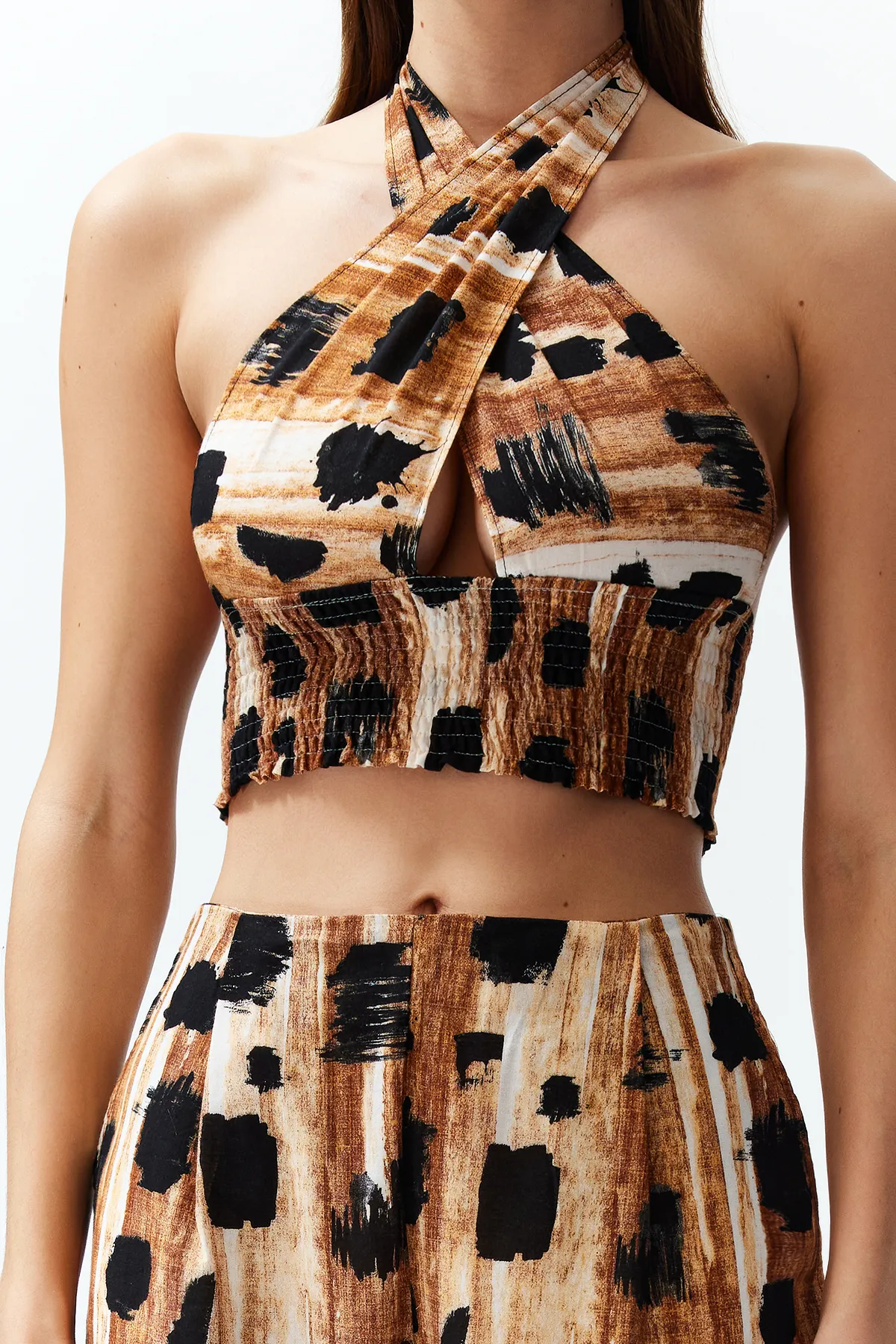 Trendyol Collection  Gewebtes Blusen- und Hosenset aus 100 % Baumwolle mit Tiermuster TBESS24AU00013