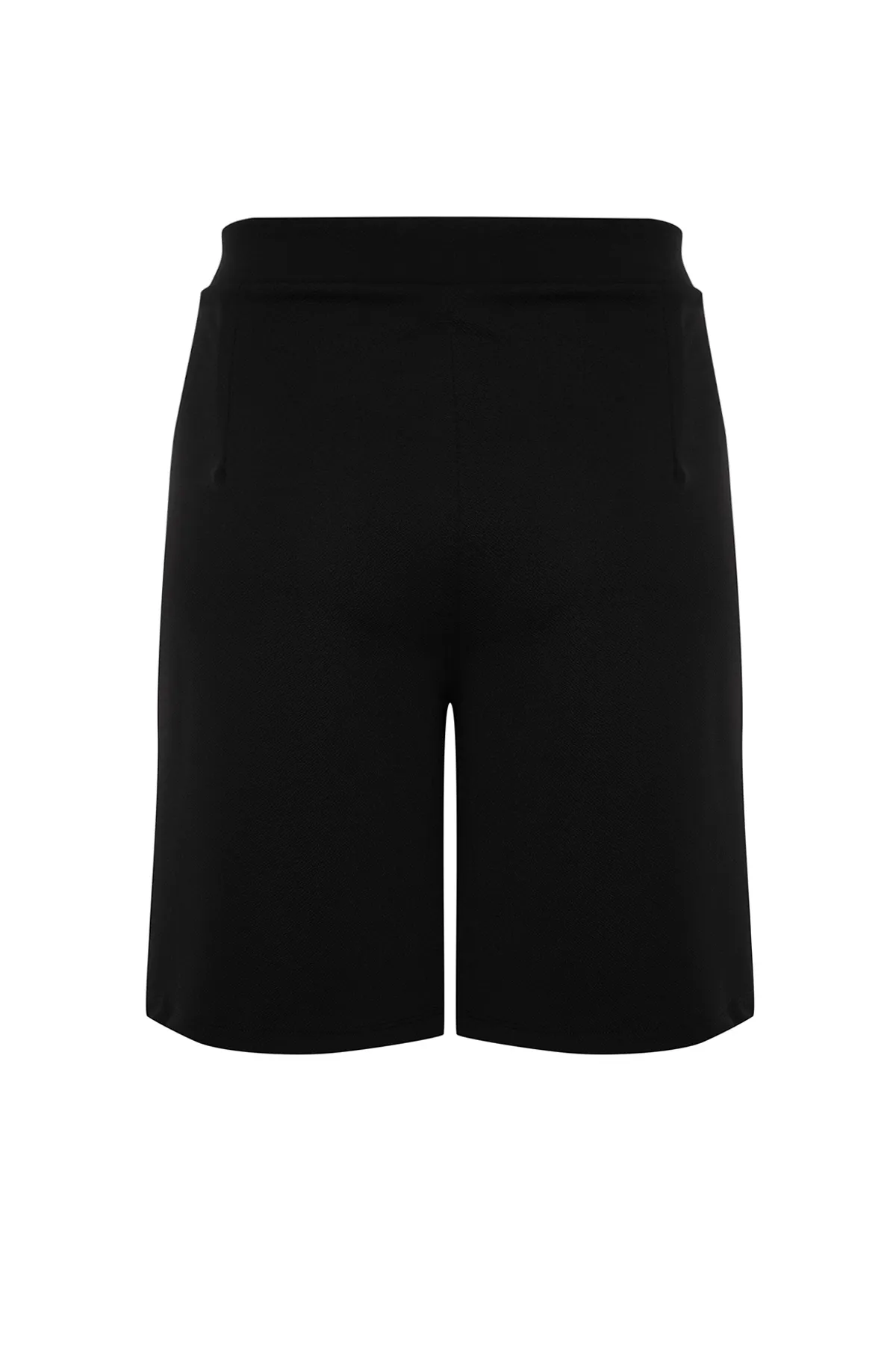 Trendyol Curve  Schwarze Shorts mit Faltendetail und Bermuda TBBSS24AP00001