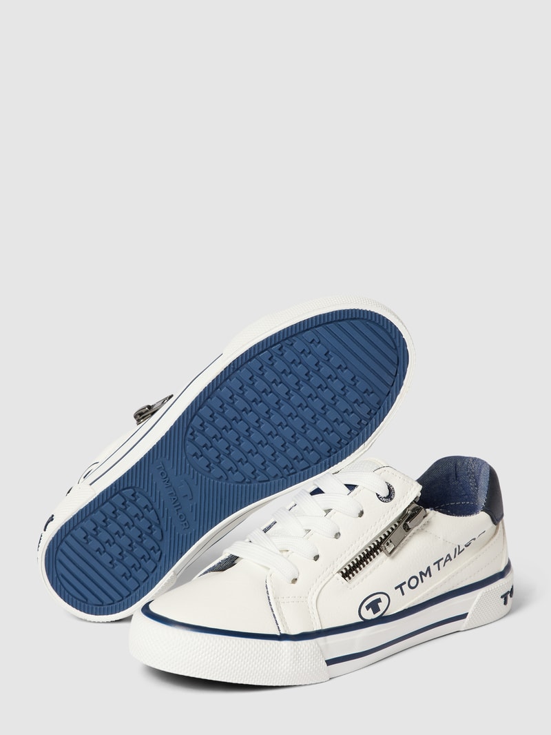 Sneaker mit Label-Details in weiß