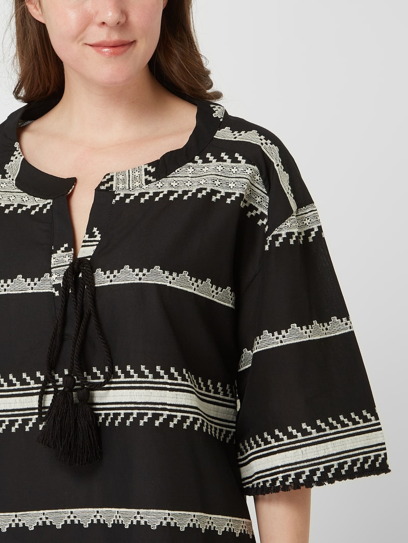 Kleid mit Allover-Muster in schwarz