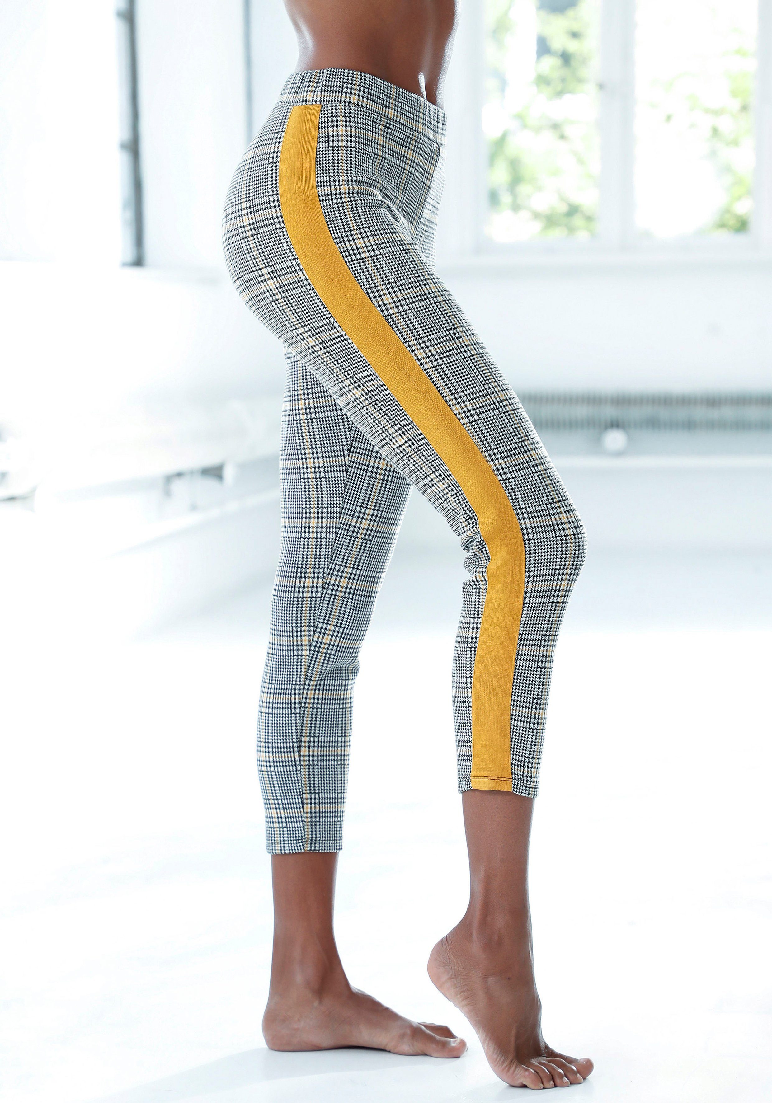Bench. 7/8-Leggings mit Kontrastfarben seitlichem Tape