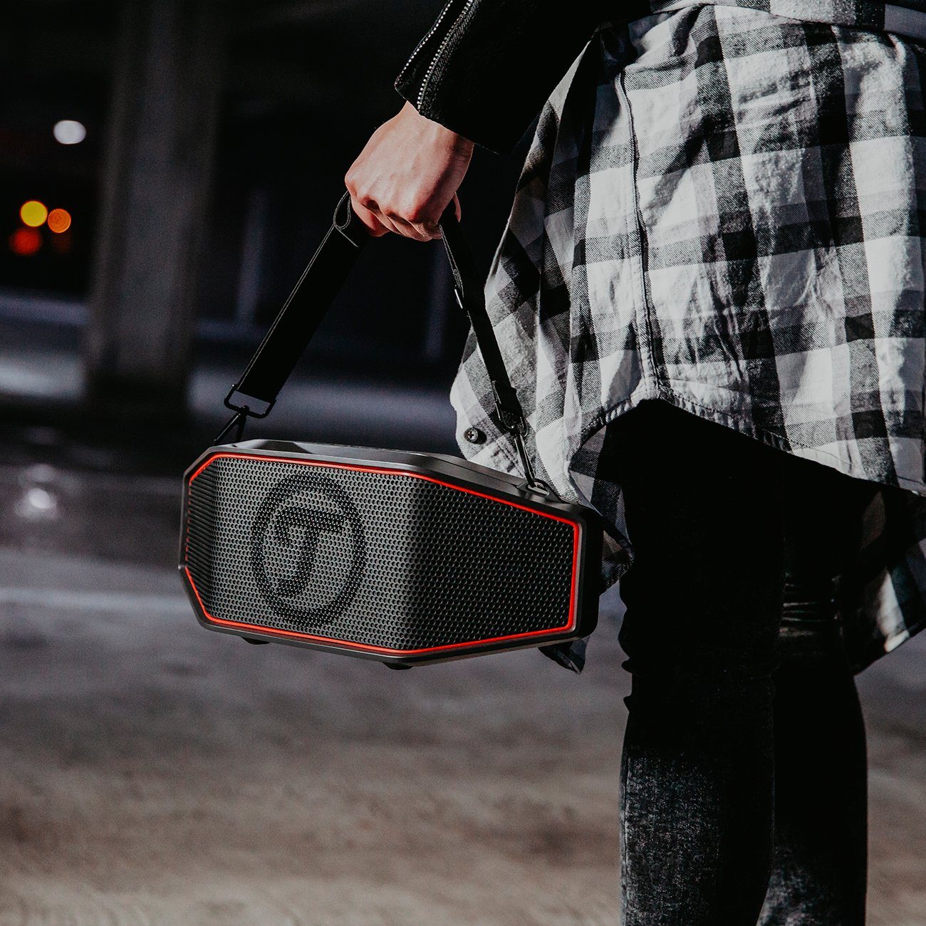 Teufel ROCKSTER CROSS Wireless Lautsprecher (Bluetooth, AUX, 30 W, Strahlwassergeschützt nach IPX5, Party-Modus, Freisprecheinrichtung)