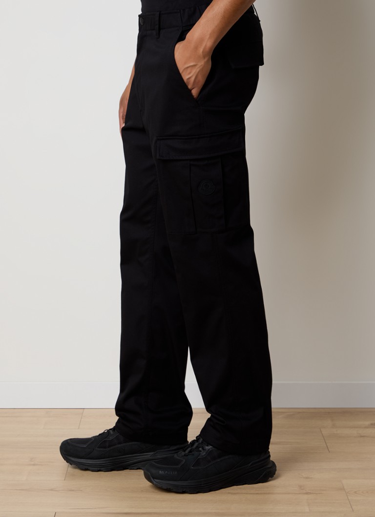 Pantaloni cargo Moncler in gabardine, taglio affusolato, con logo