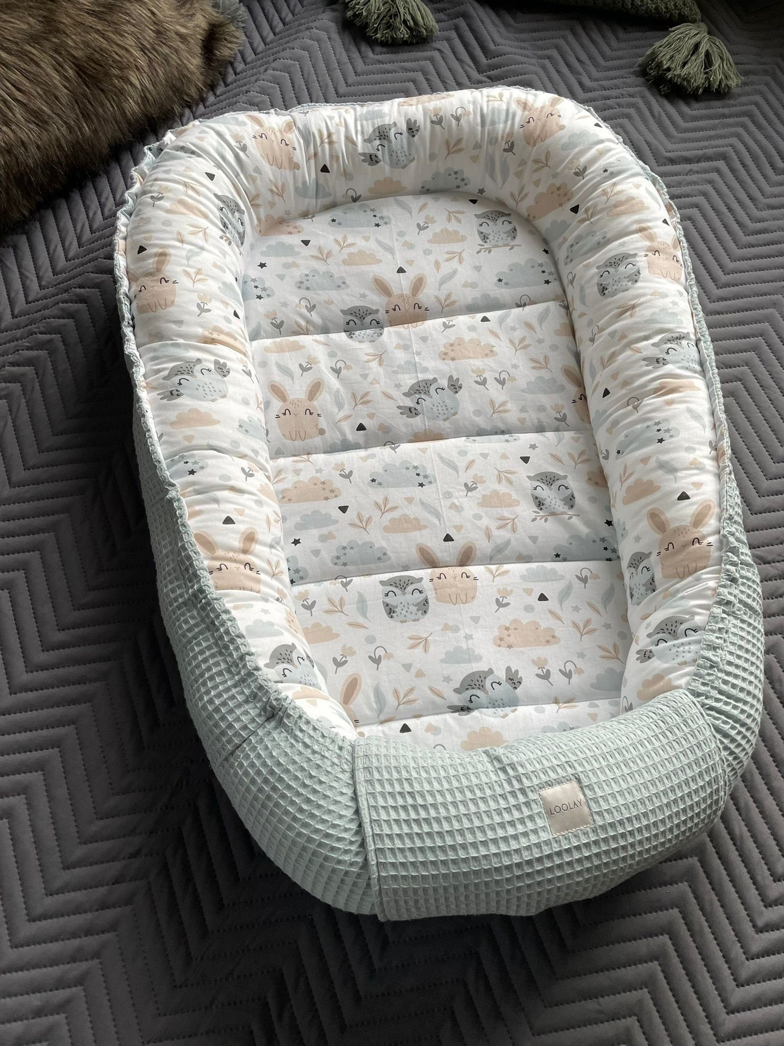 Loolay Bettnestchen Minze WAFFELPIQUE/ HASE Beige Weiß Babynest Babyausstattung, (Reisebett Nestchen SOLO/ o. in PREMIUM Geschenk SETS für Neugeborene, 1-tlg., 4 Jahreszeiten ATMUNGSAKTIVER WAFFELSTOFF Bestseller GESCHENK), LOOLAY® - 100% Europäische