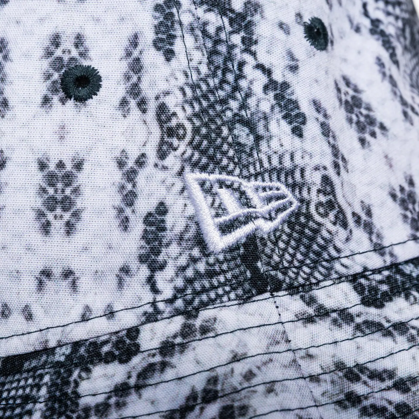 NEW ERA HUT WMNS ANIMAL TAPERED BUCKET Weiß
