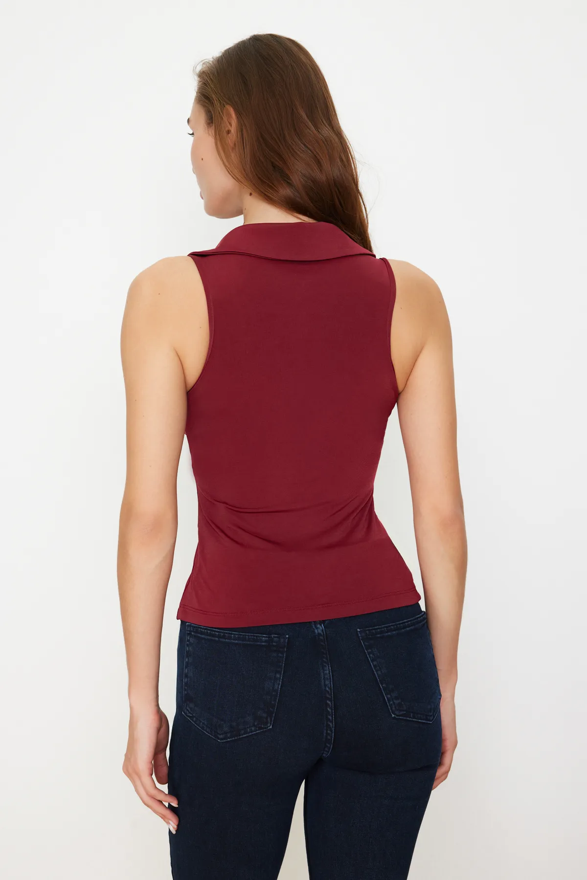 Trendyol Collection  Weinrote Stretch-Strickbluse mit Polokragen TWOSS24BZ00085