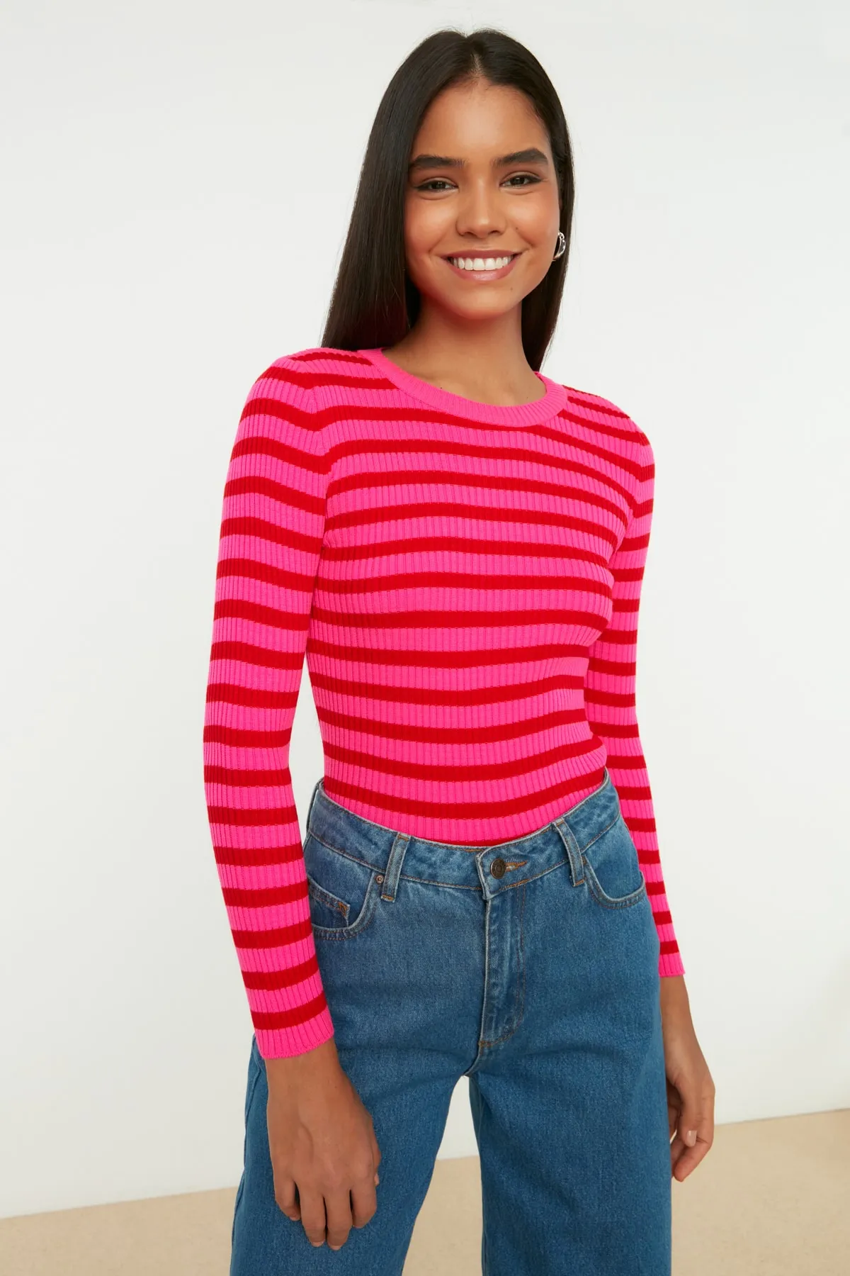 Trendyol Collection  Roter Basic Strickpullover mit Streifen TWOAW21KZ0942