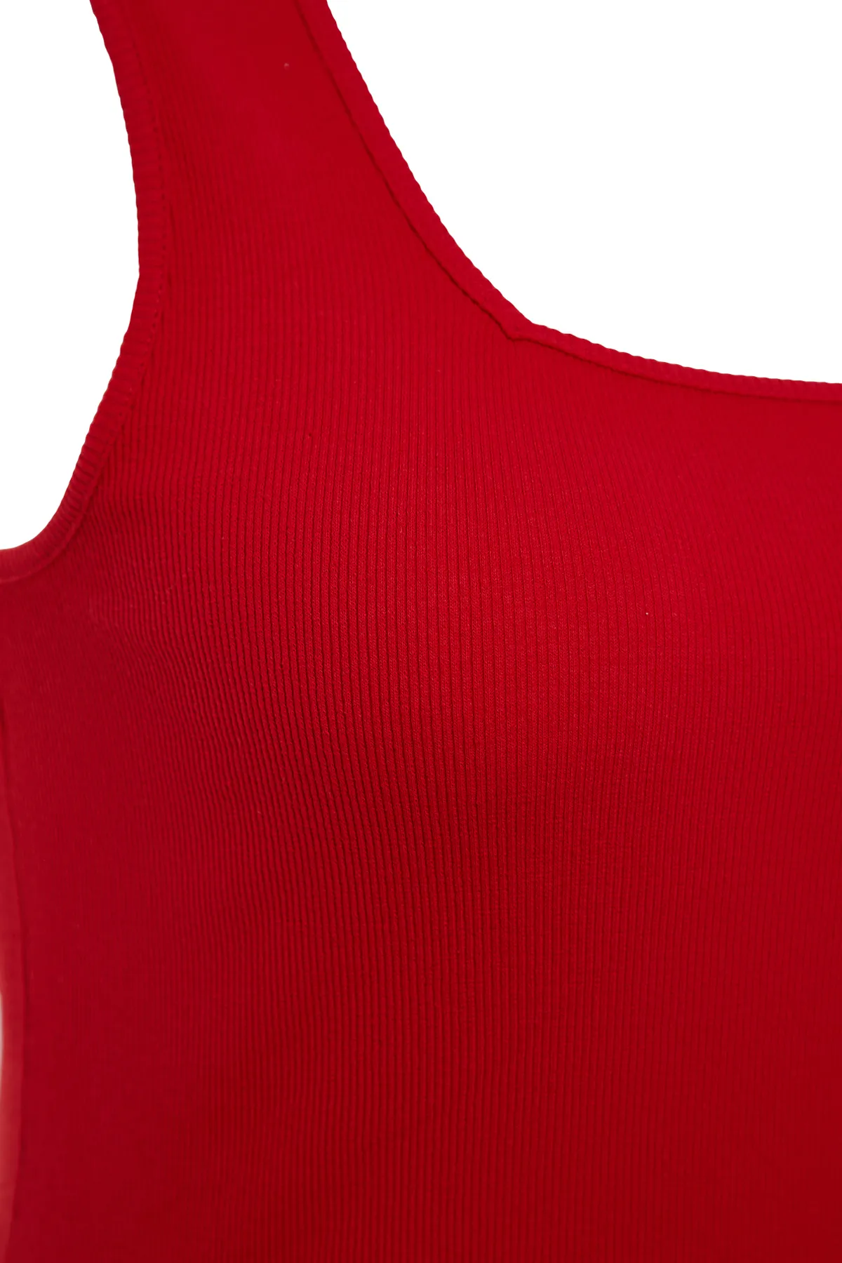 Trendyol Curve  Rotes Basic-Unterhemd mit quadratischem Kragen und sportlichem Oberteil in Übergröße