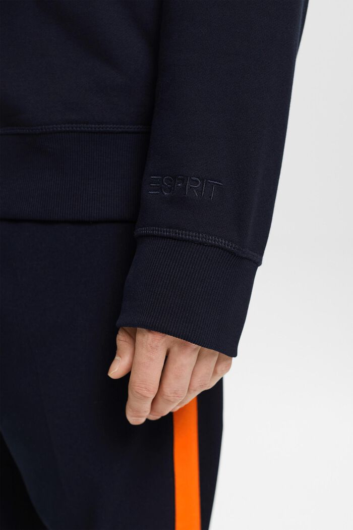 Sweatshirt mit Logostickerei auf dem Ärmel