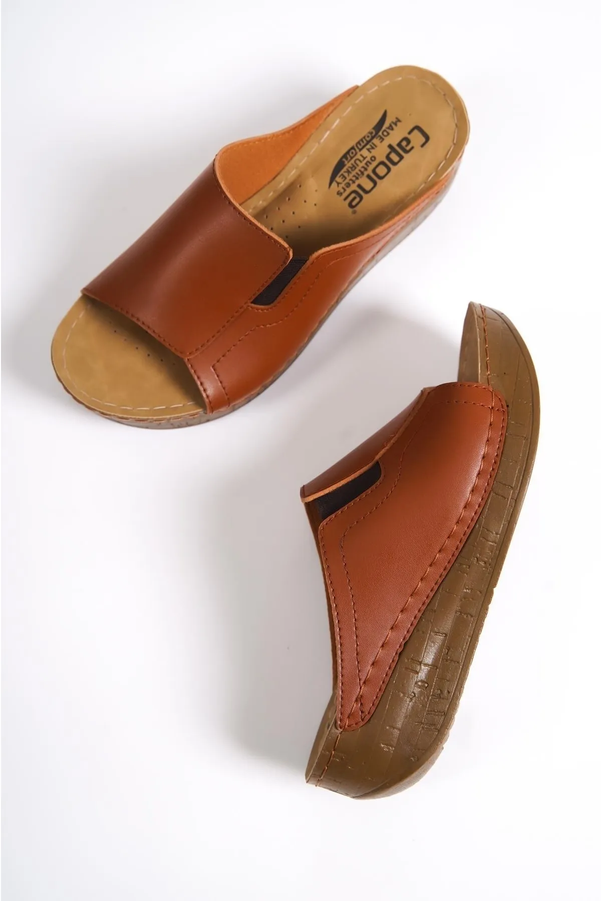 Capone Outfitters  Anatomisch weiche, bequeme Mutterhausschuhe mit Keilabsatz