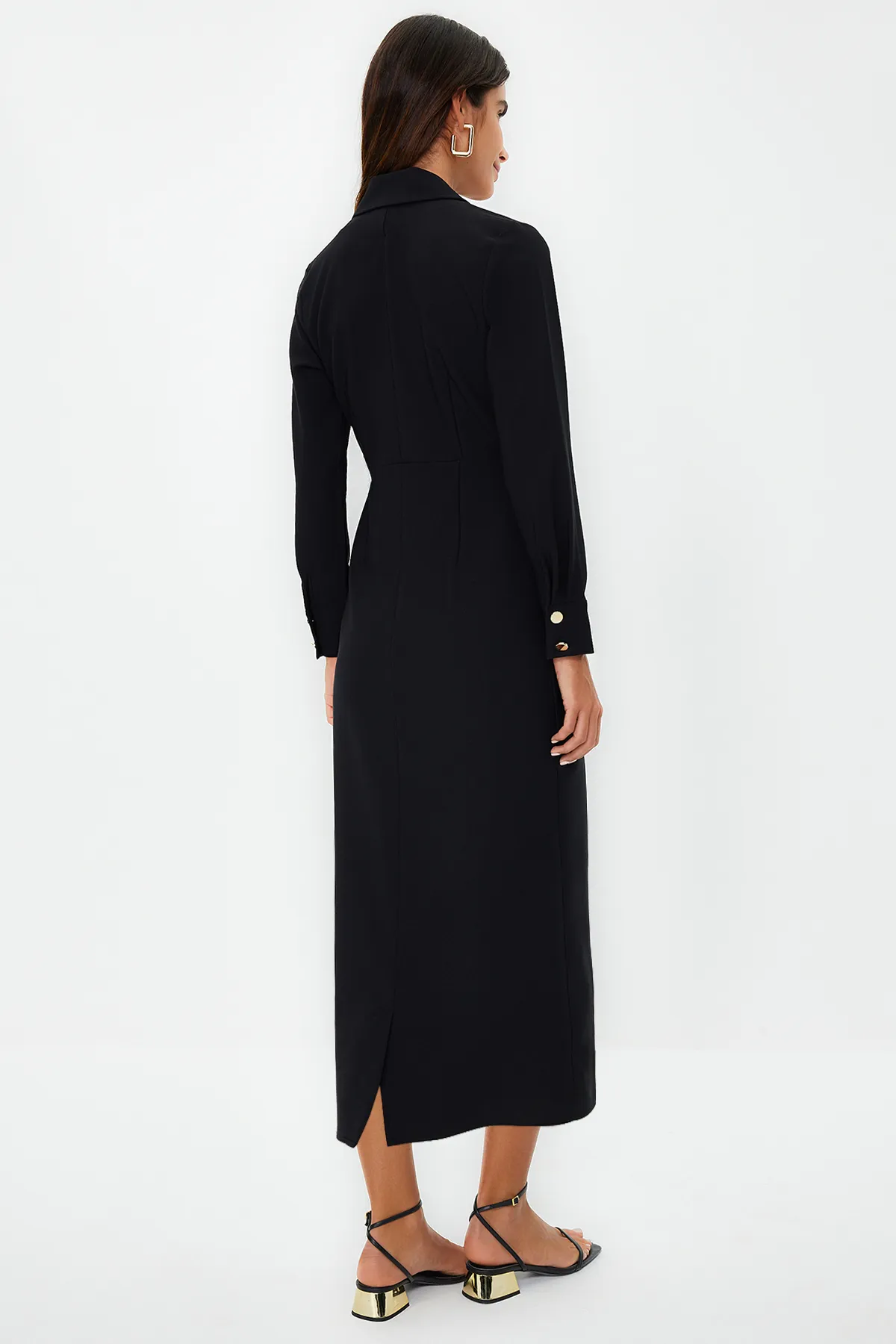 Trendyol Modest  Schwarzes, zweireihiges, gewebtes Kleid mit Kragen und Knöpfen TCTSS24EB00020
